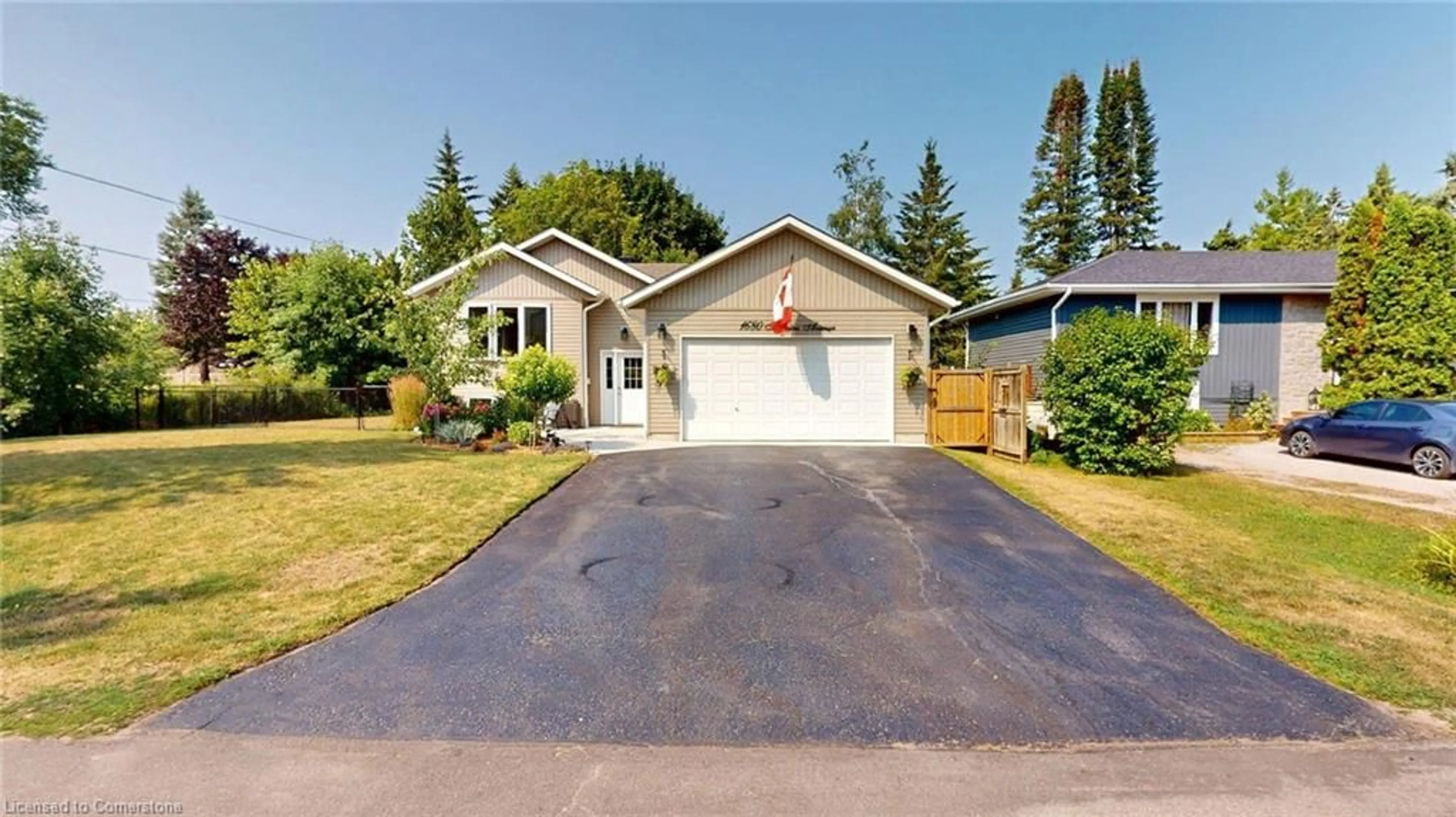 Home with vinyl exterior material, street for 1680 Timmins Ave, Innisfil Ontario L9S 1S8