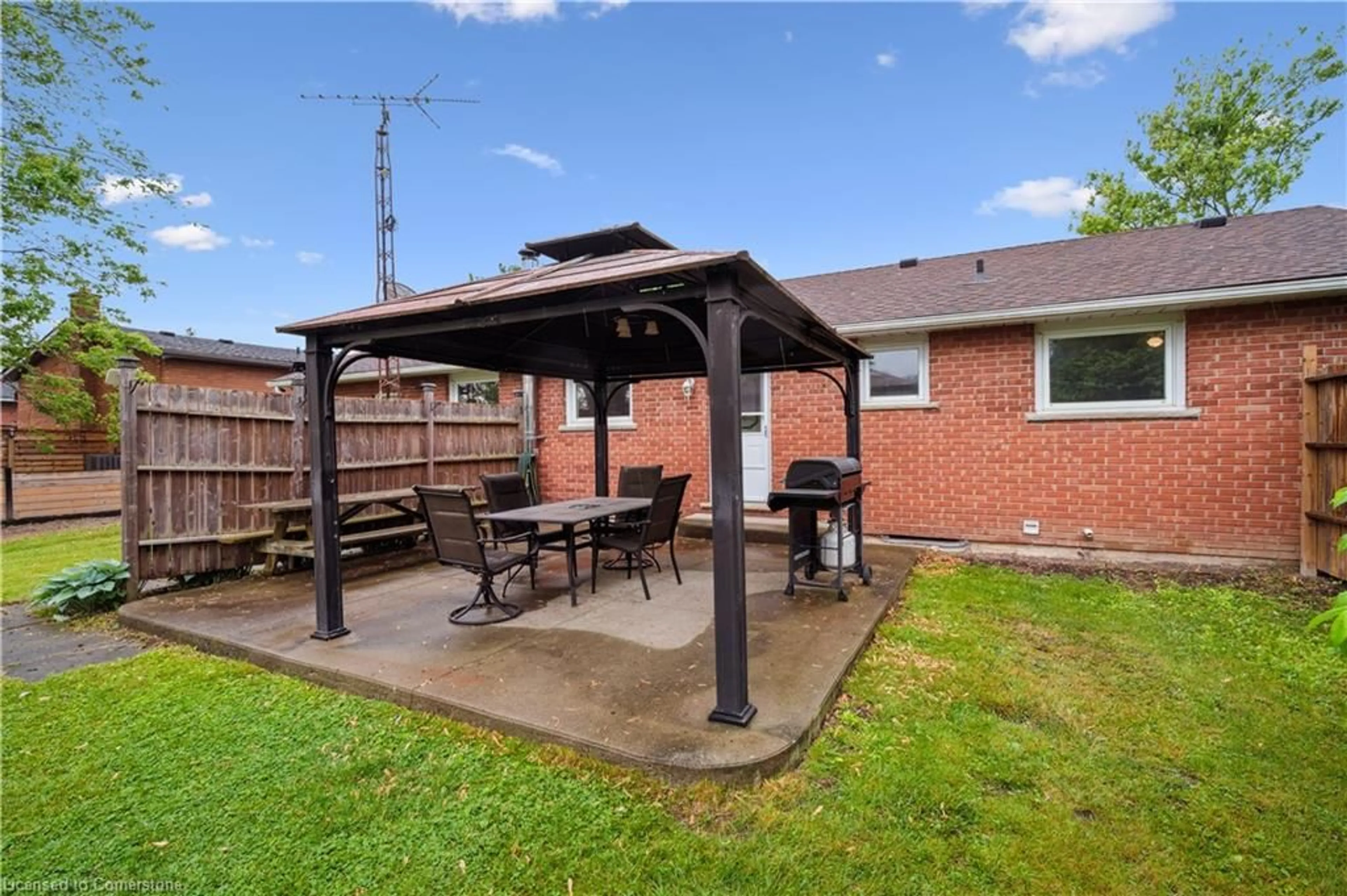 Patio, street for 3567 South Grimsby Road 12 Rd, Grassie Ontario L0R 1M0