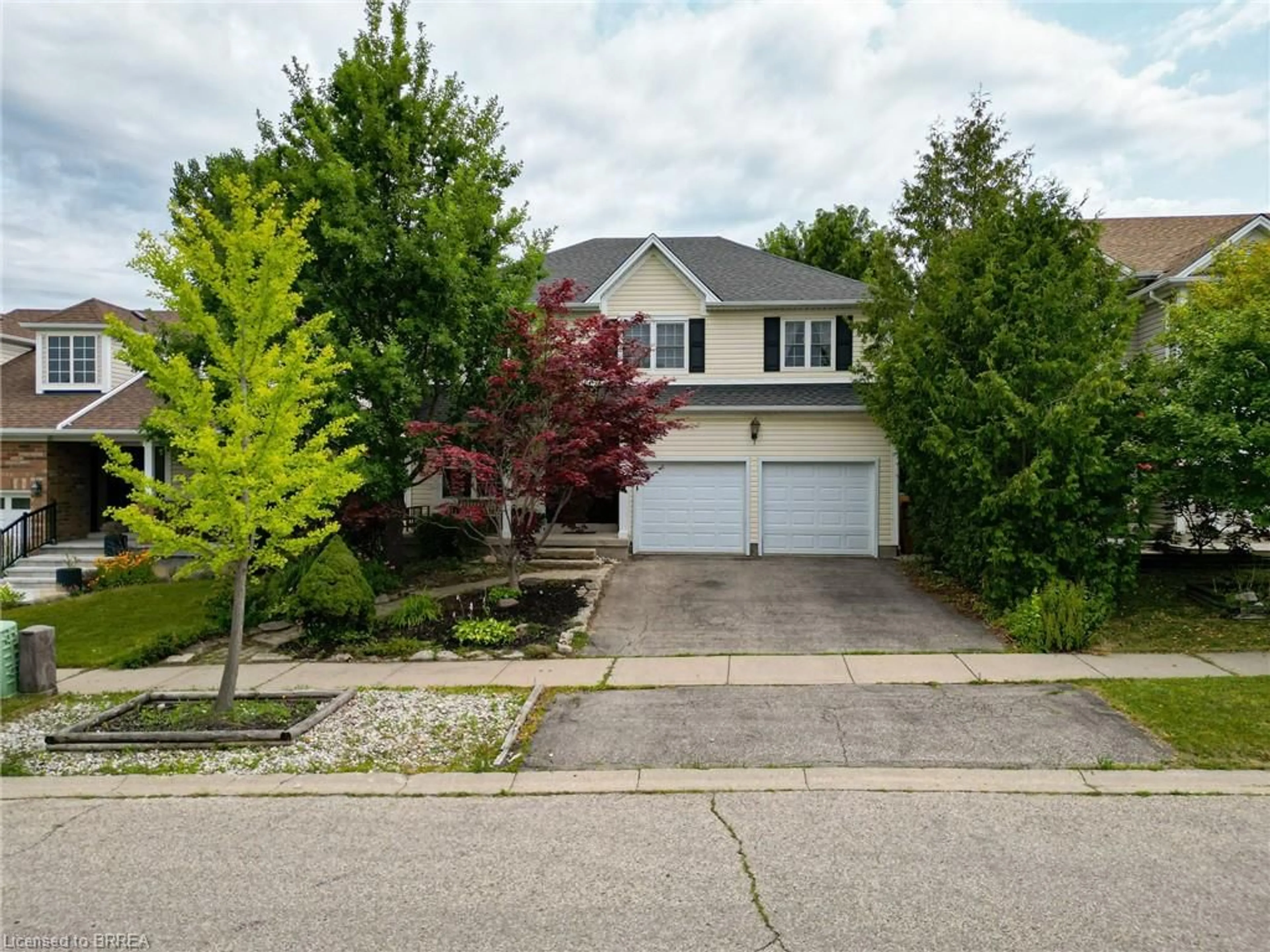A pic from outside/outdoor area/front of a property/back of a property/a pic from drone, street for 9 Osborn Ave, Brantford Ontario N3T 6P9