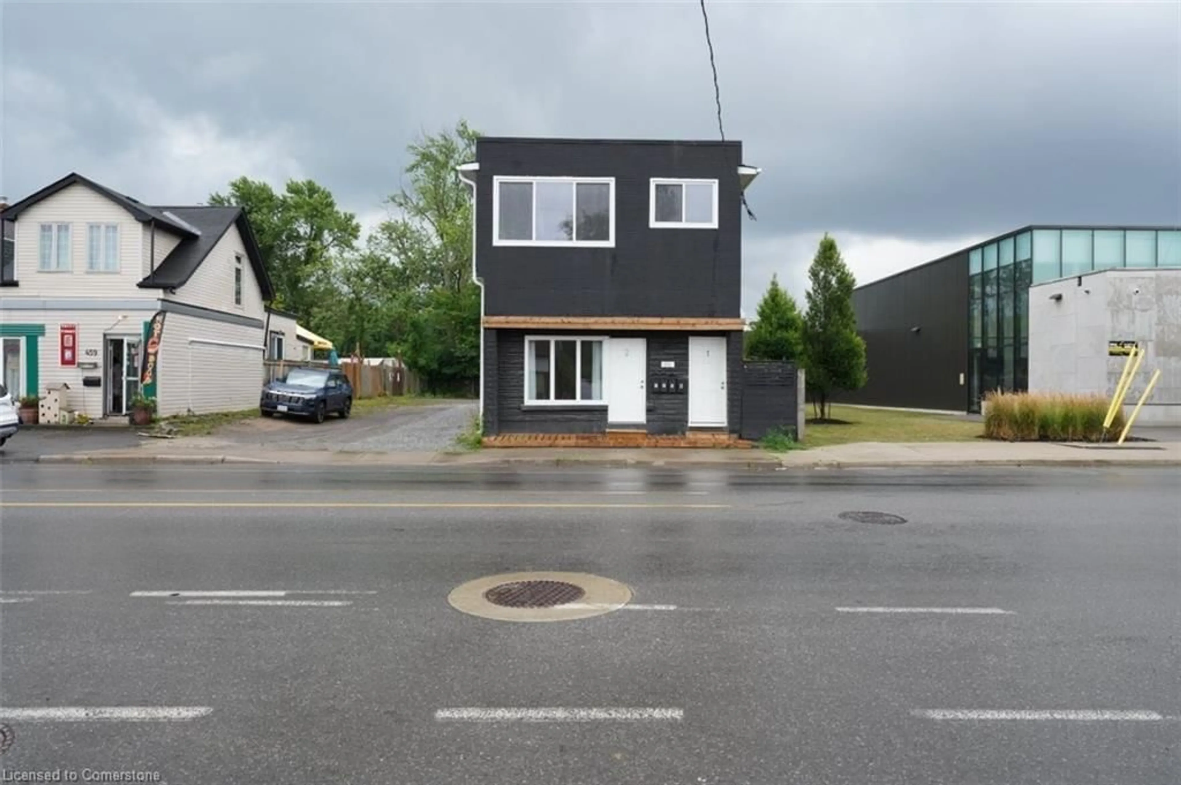 A pic from outside/outdoor area/front of a property/back of a property/a pic from drone, street for 455 East Main St, Welland Ontario L3B 3X7