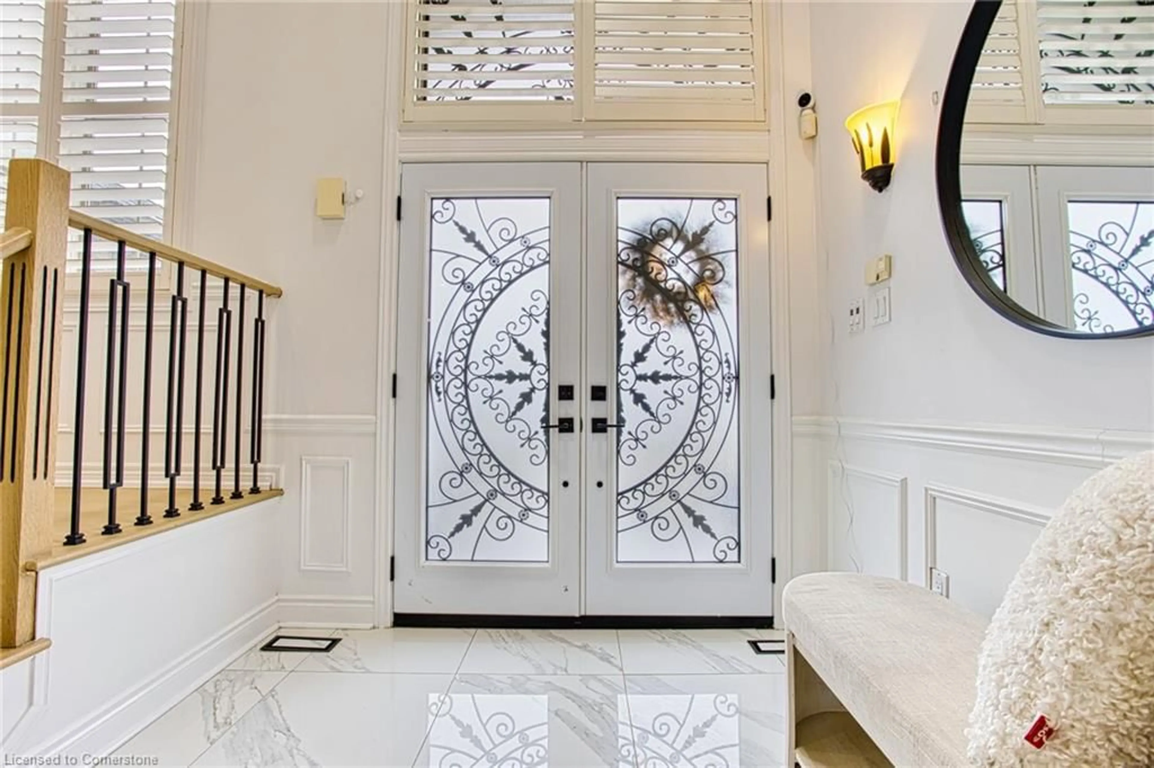 Indoor entryway for 50 Tuscani Dr, Hamilton Ontario L8E 5W4