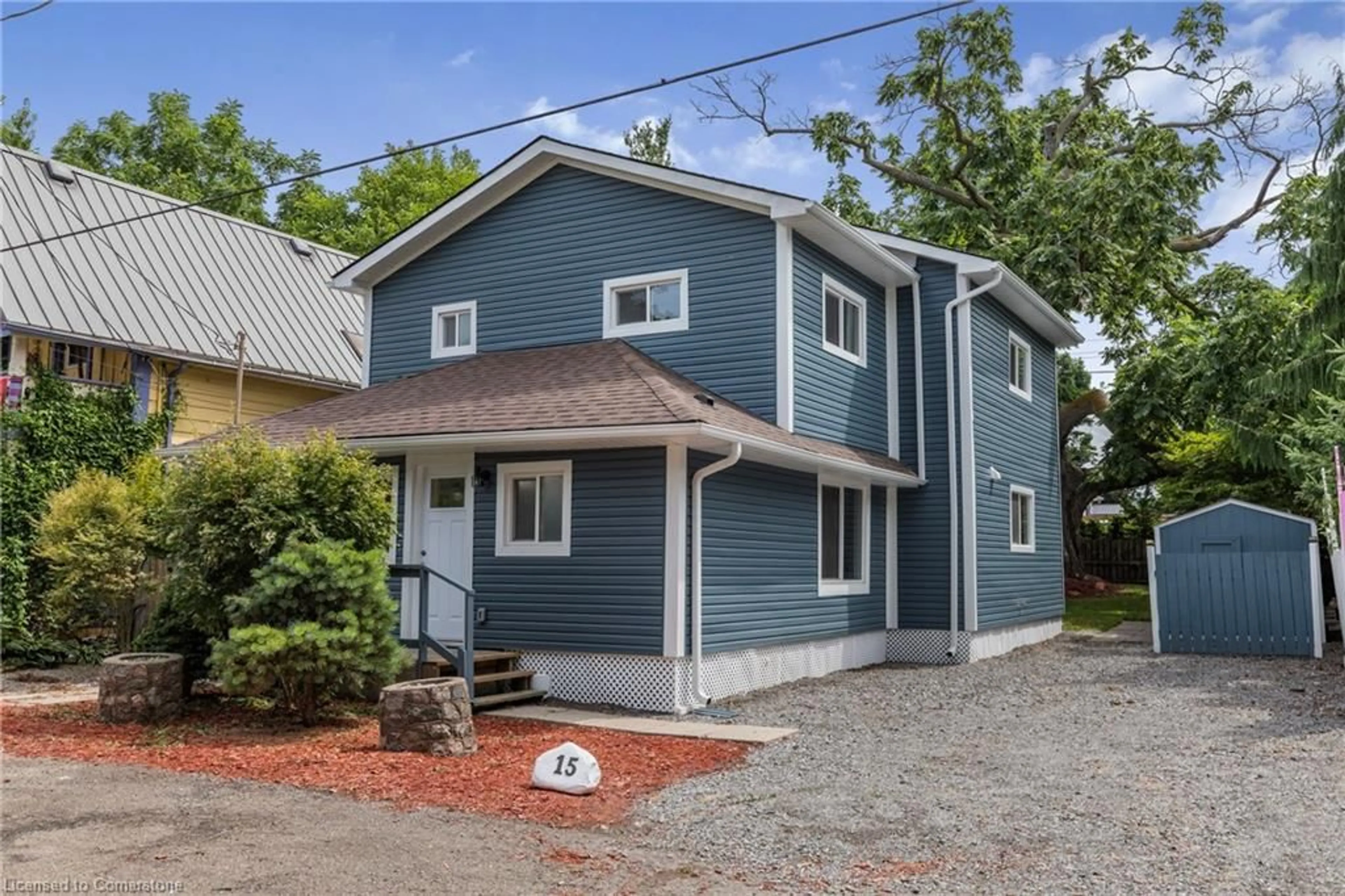 Home with vinyl exterior material, street for 15 Fair Ave, Grimsby Ontario L3M 2A4