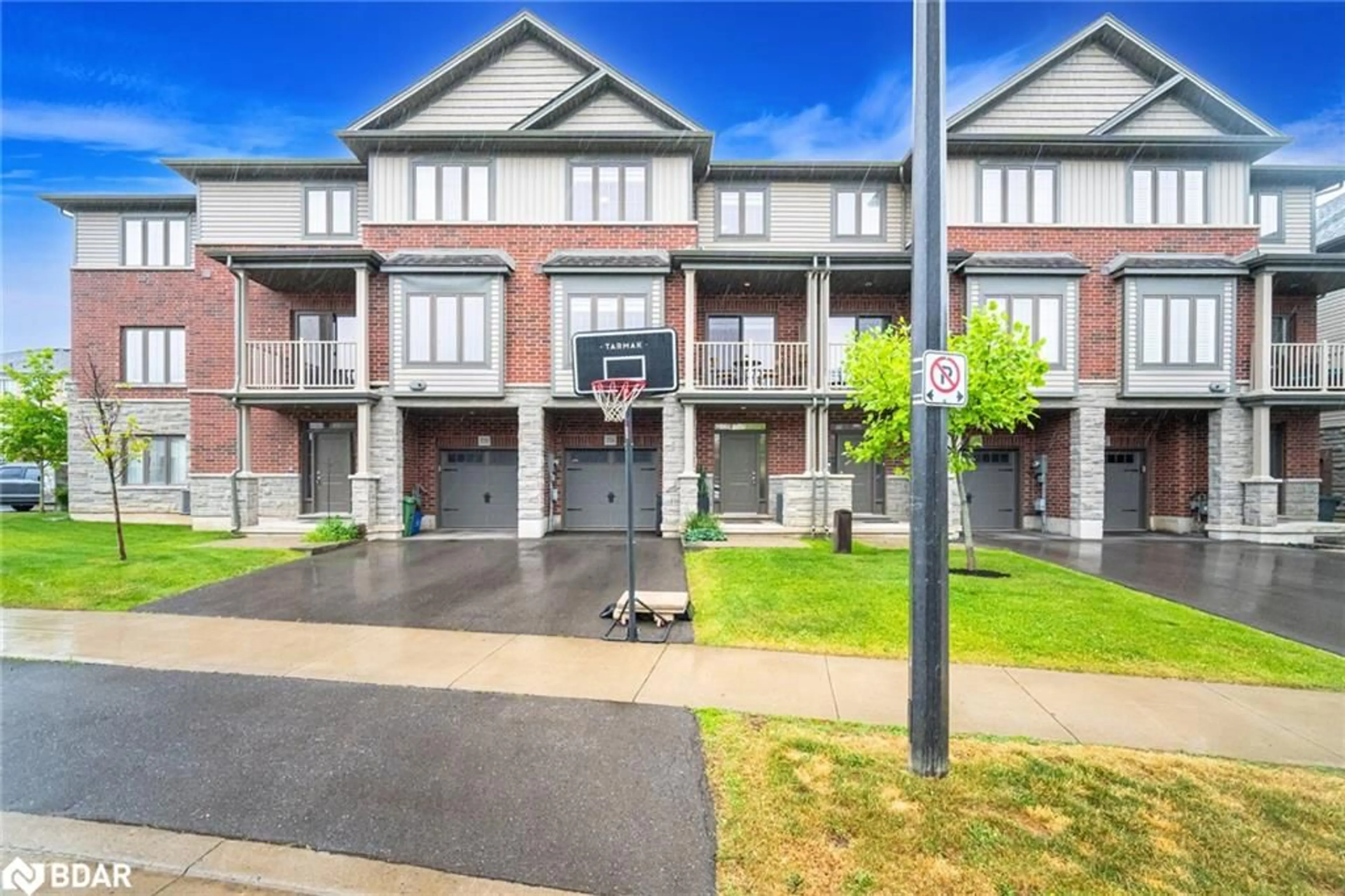 A pic from outside/outdoor area/front of a property/back of a property/a pic from drone, street for 316 Humphrey St #43, Waterdown Ontario L8B 1W5