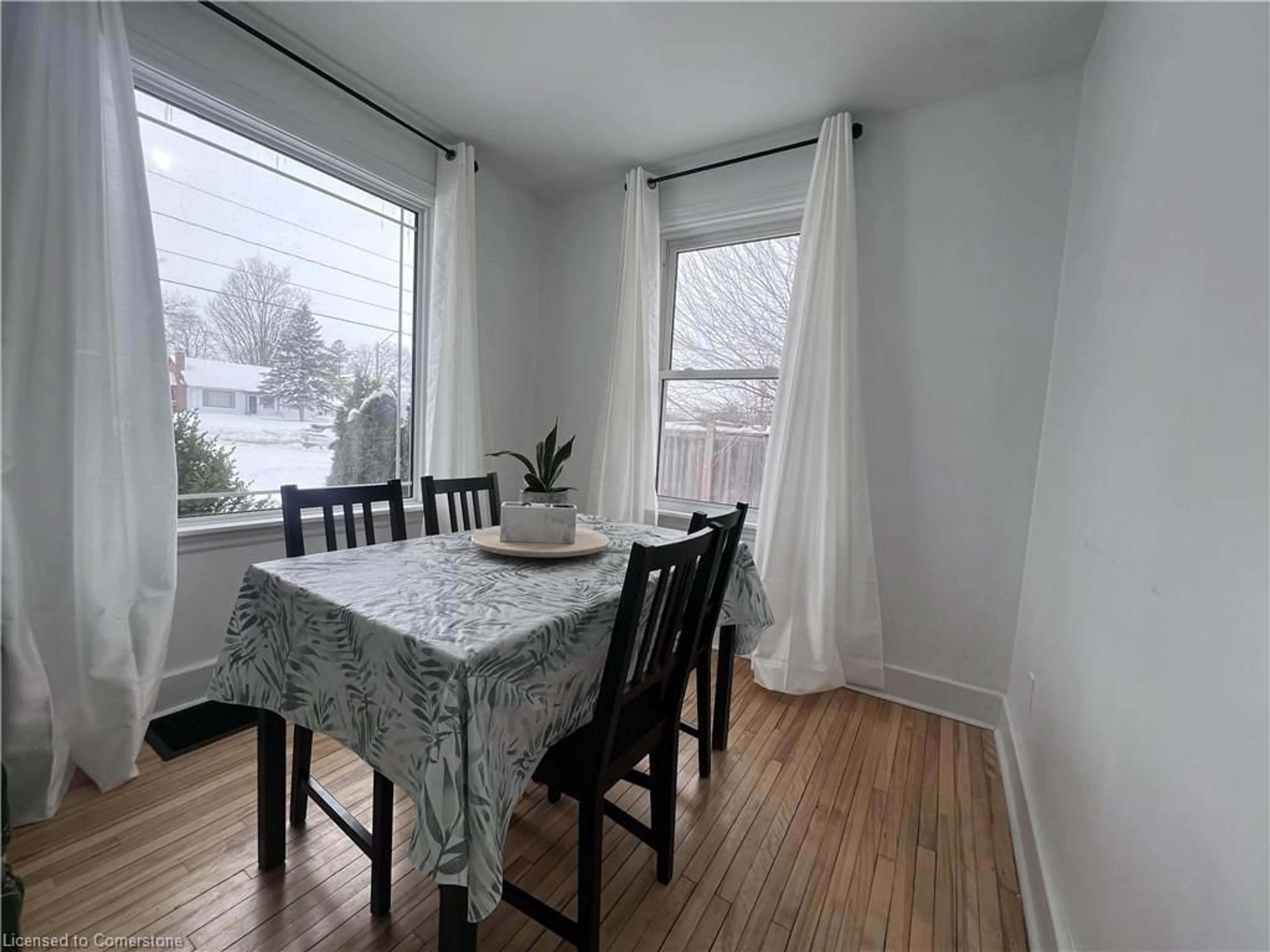 Dining room, wood/laminate floor for 280 King George Rd, Brantford Ontario N3R 5L6