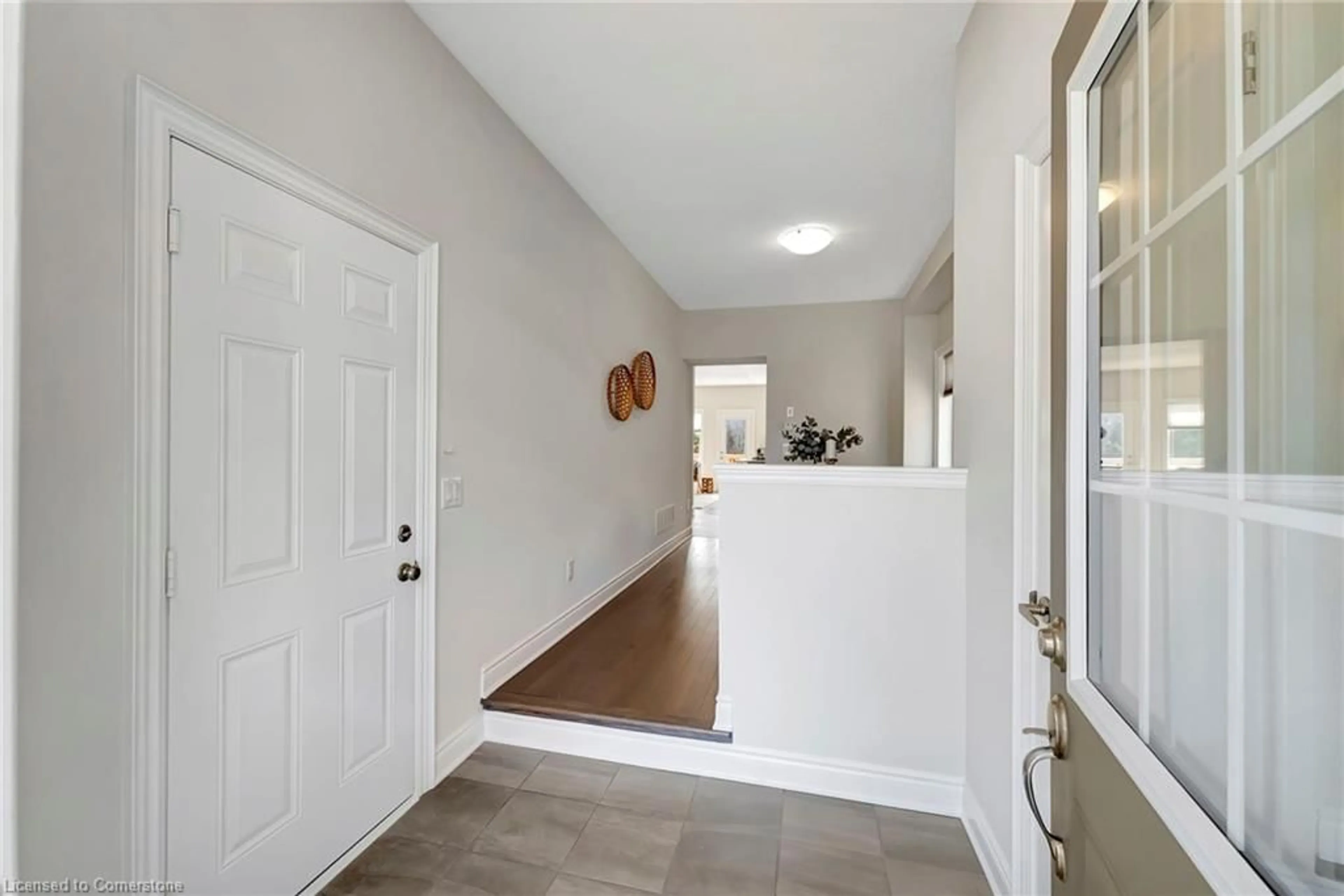 Indoor entryway for 4103 Maitland St, Beamsville Ontario L3J 0R4
