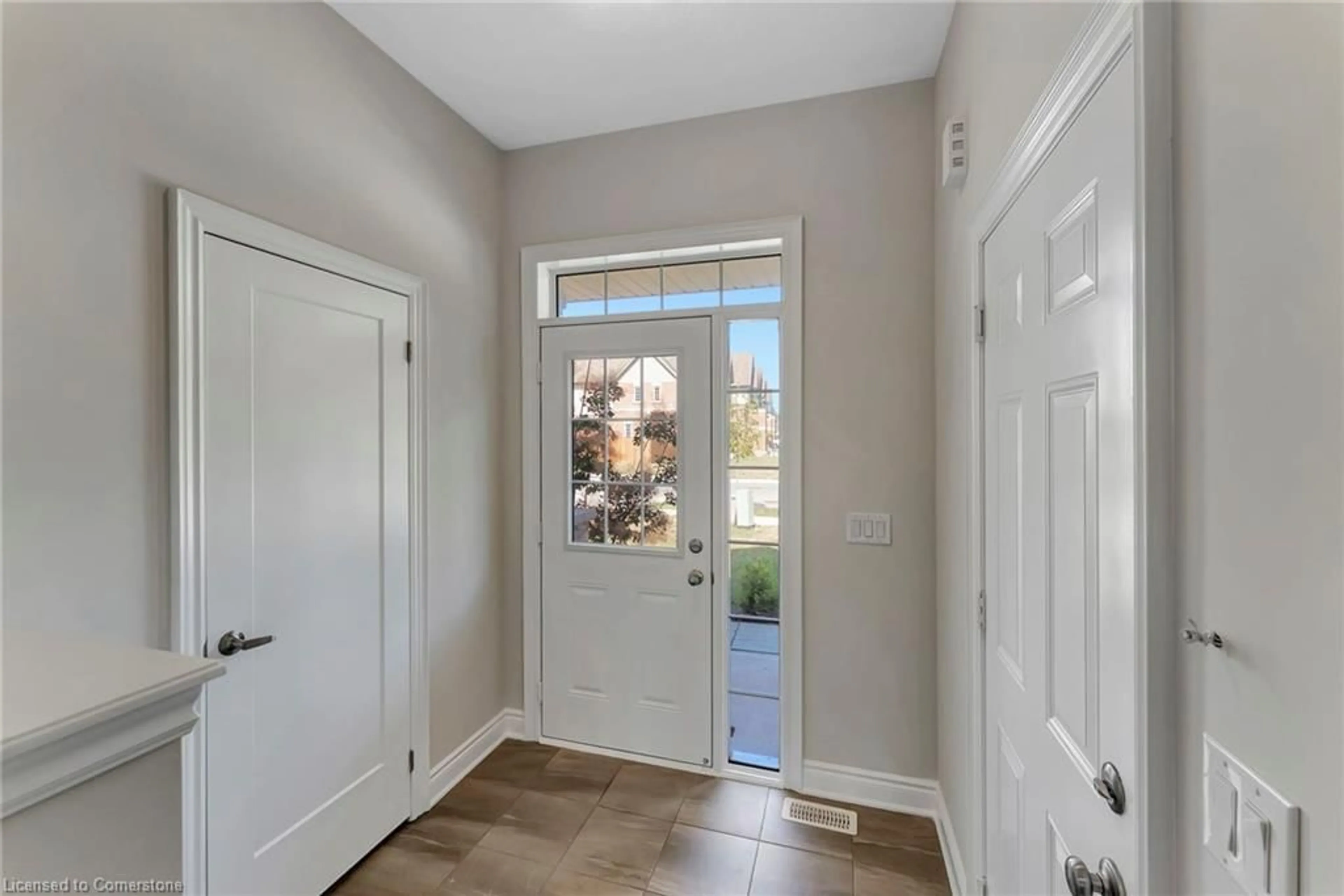 Indoor entryway for 4103 Maitland St, Beamsville Ontario L3J 0R4