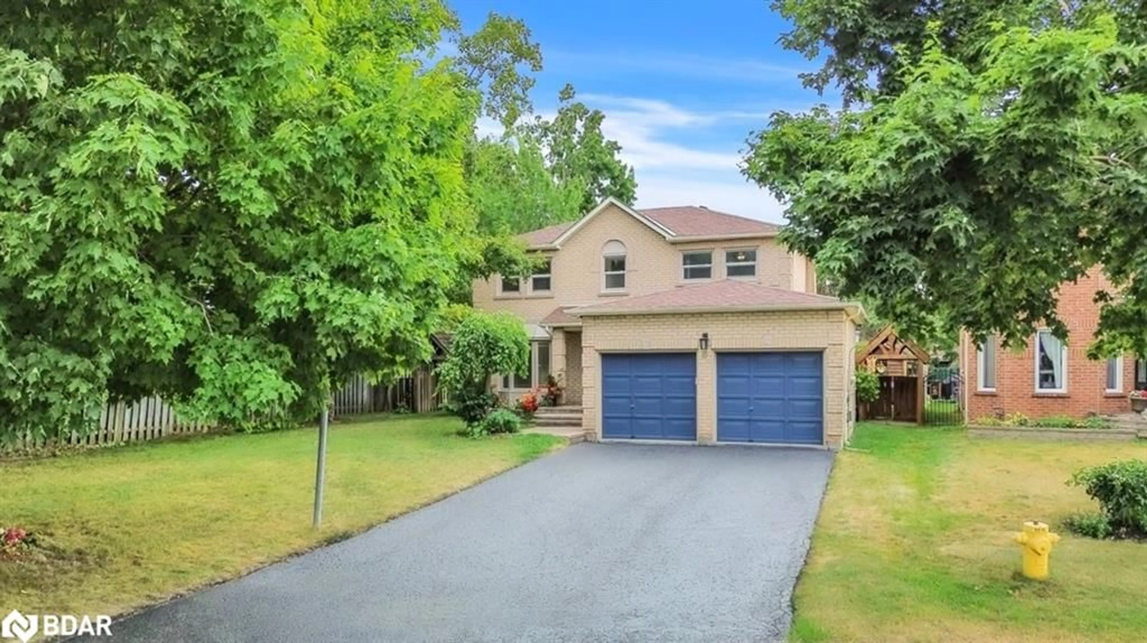A pic from outside/outdoor area/front of a property/back of a property/a pic from drone, street for 6 Milne Crt, Barrie Ontario L4N 7J1