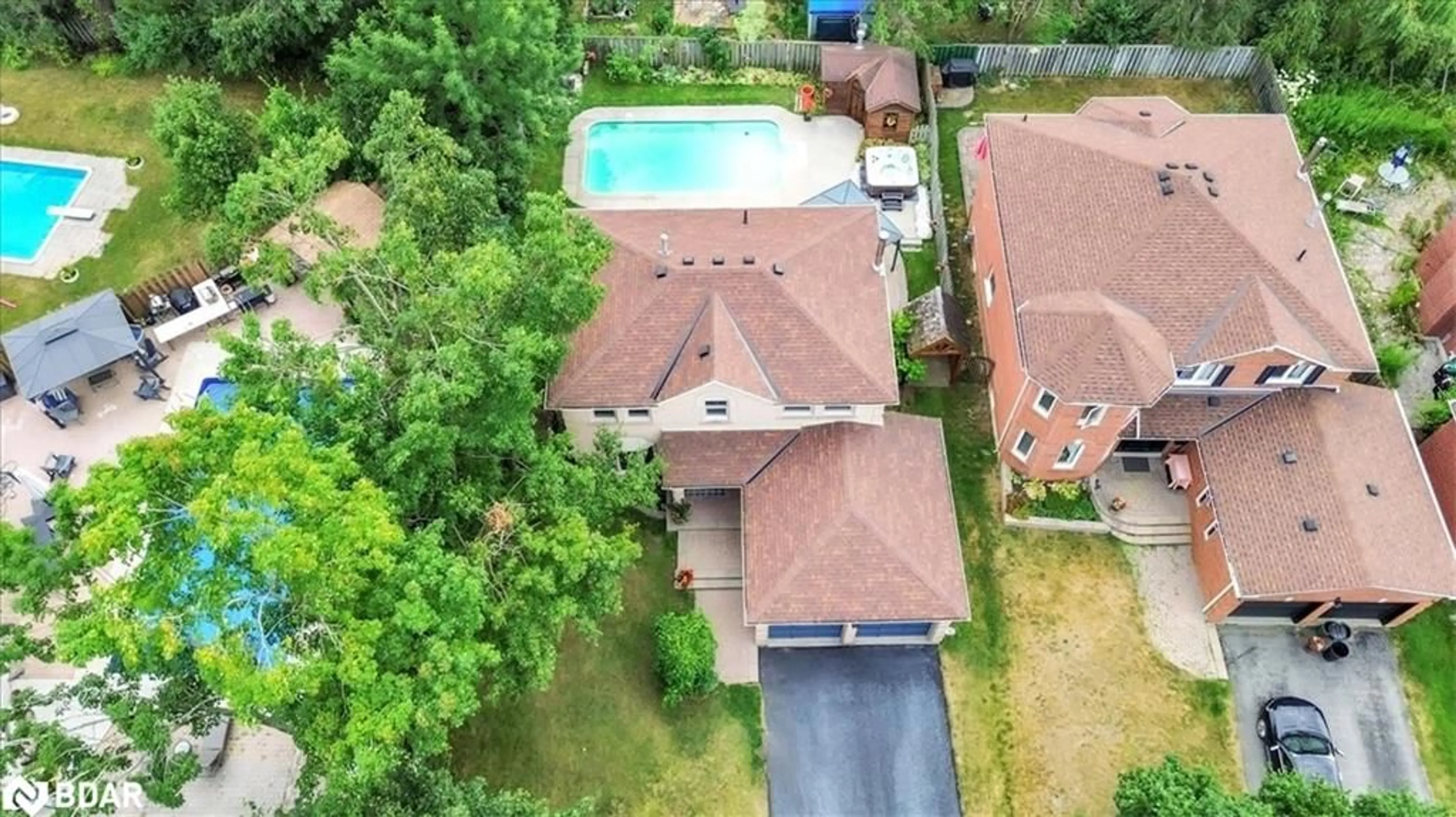 A pic from outside/outdoor area/front of a property/back of a property/a pic from drone, street for 6 Milne Crt, Barrie Ontario L4N 7J1