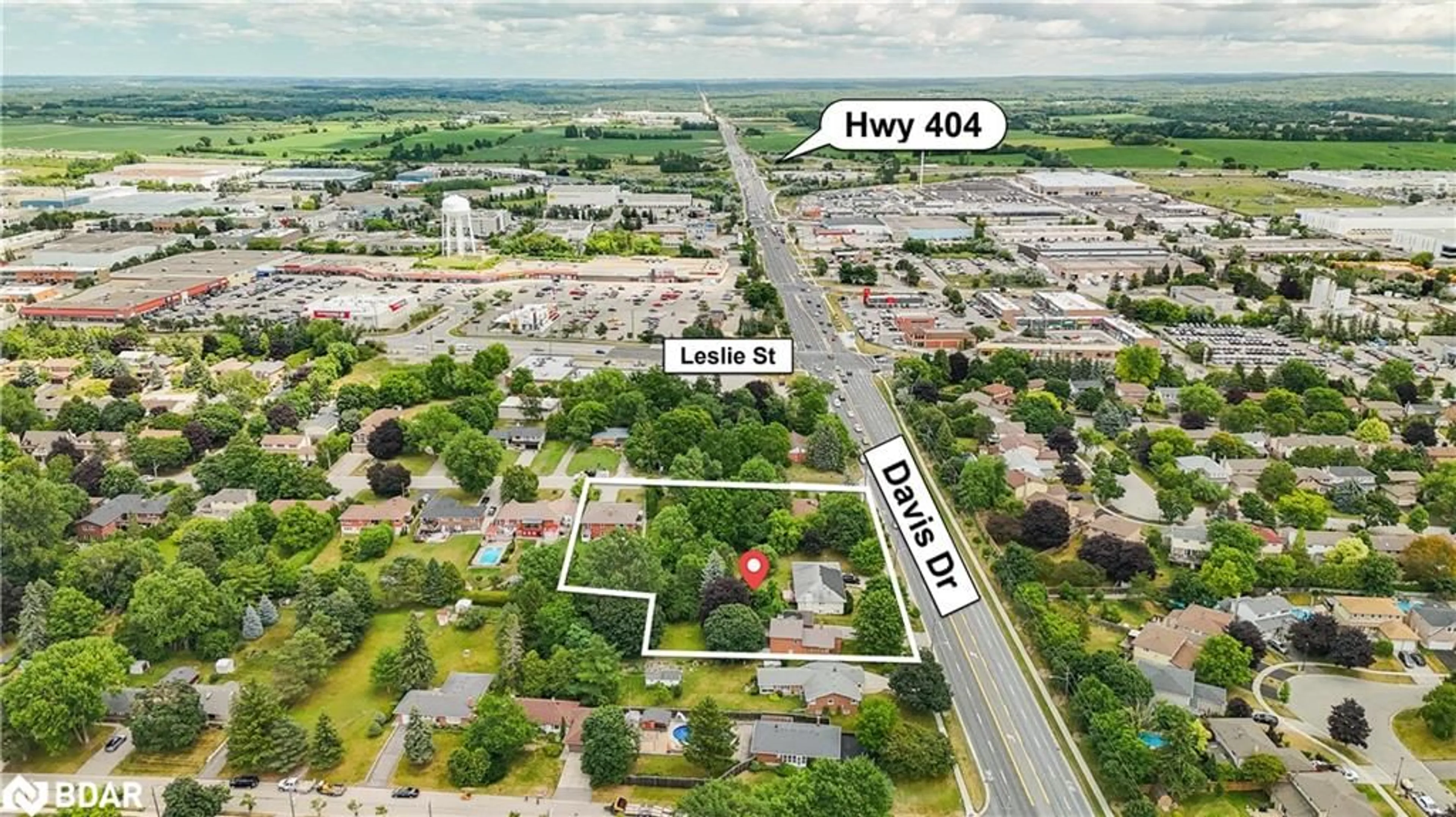 A pic from outside/outdoor area/front of a property/back of a property/a pic from drone, street for 1015,1025,129 D Hamilton Dr, Newmarket Ontario L3Y 3E8
