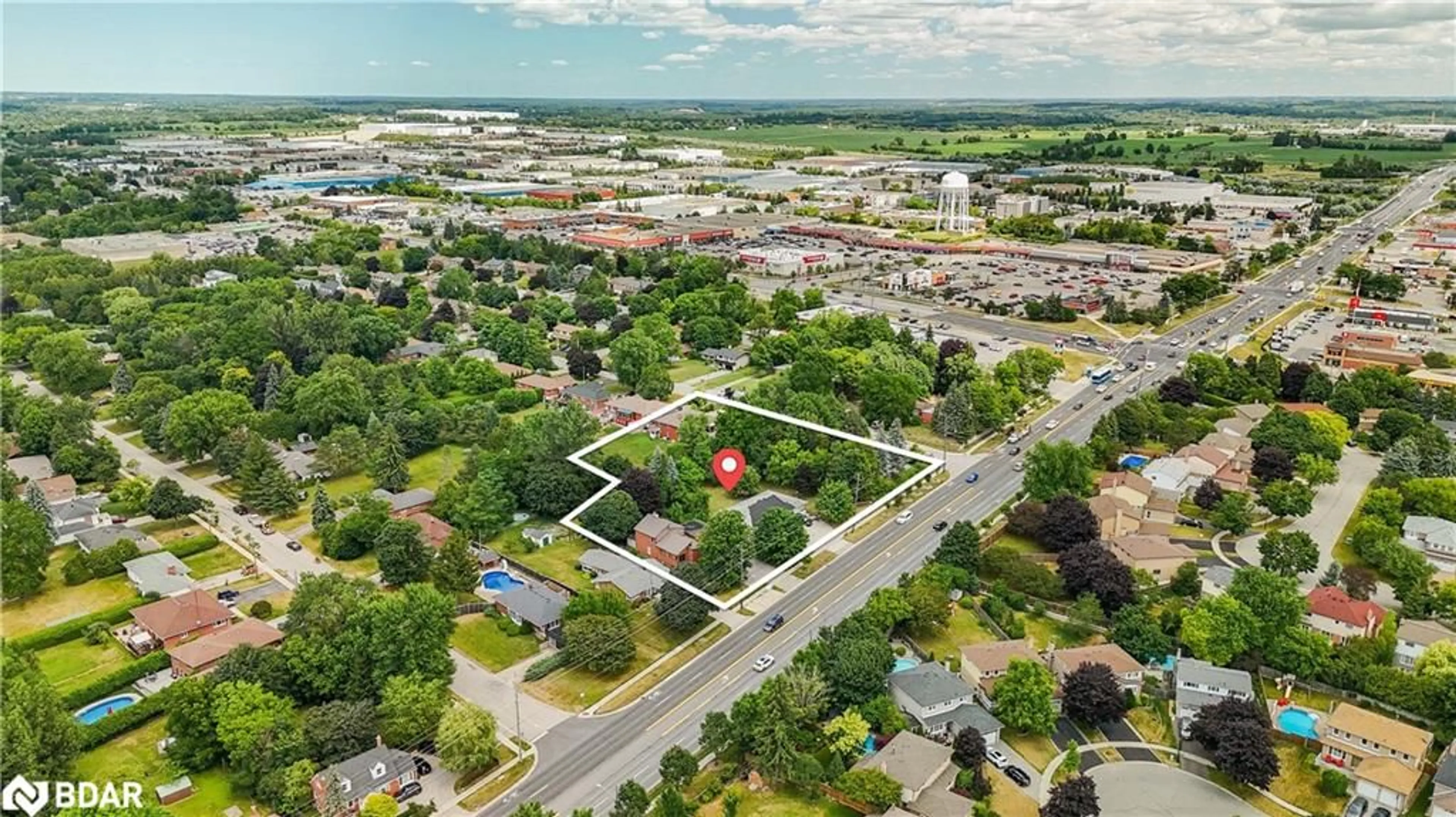A pic from outside/outdoor area/front of a property/back of a property/a pic from drone, unknown for 1015,1025,129 D Hamilton Dr, Newmarket Ontario L3Y 3E8