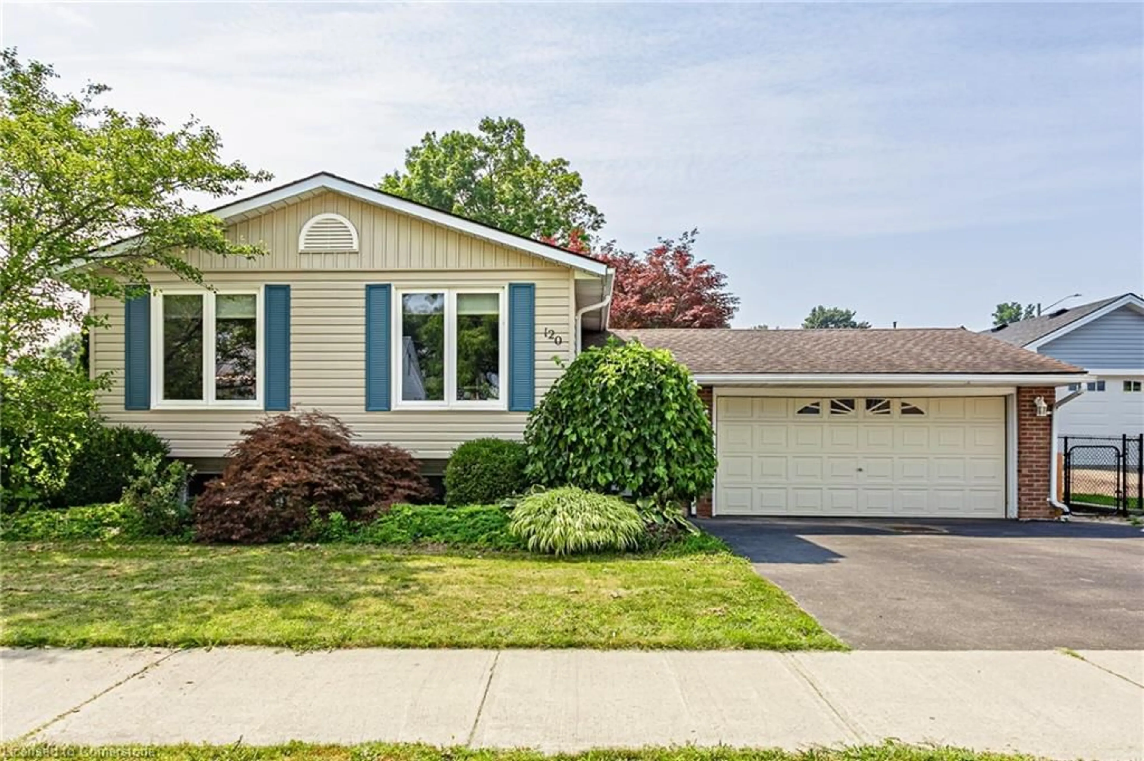 Home with vinyl exterior material, street for 120 Nichol St, Waterford Ontario N0E 1Y0