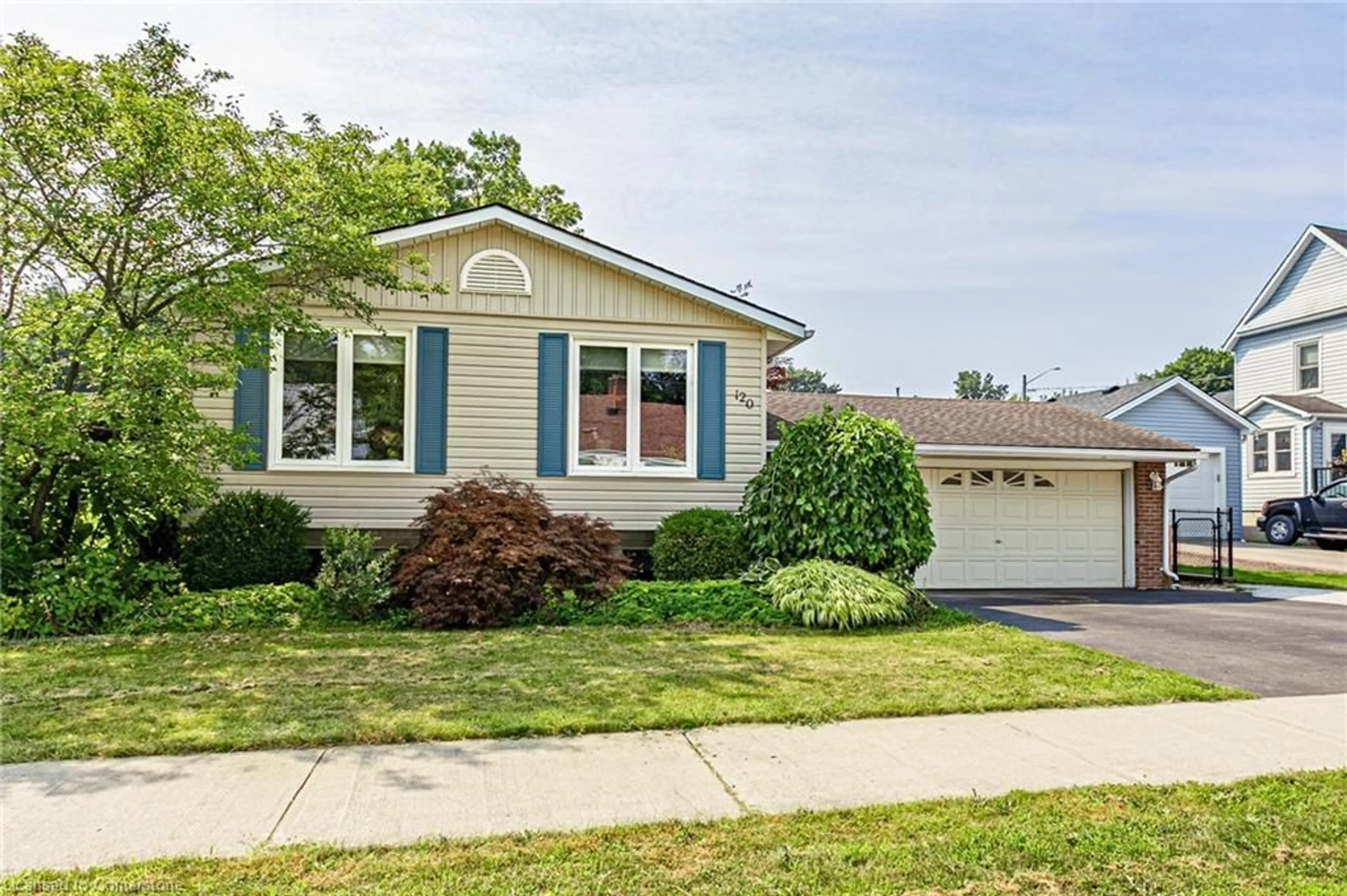 Home with vinyl exterior material, street for 120 Nichol St, Waterford Ontario N0E 1Y0