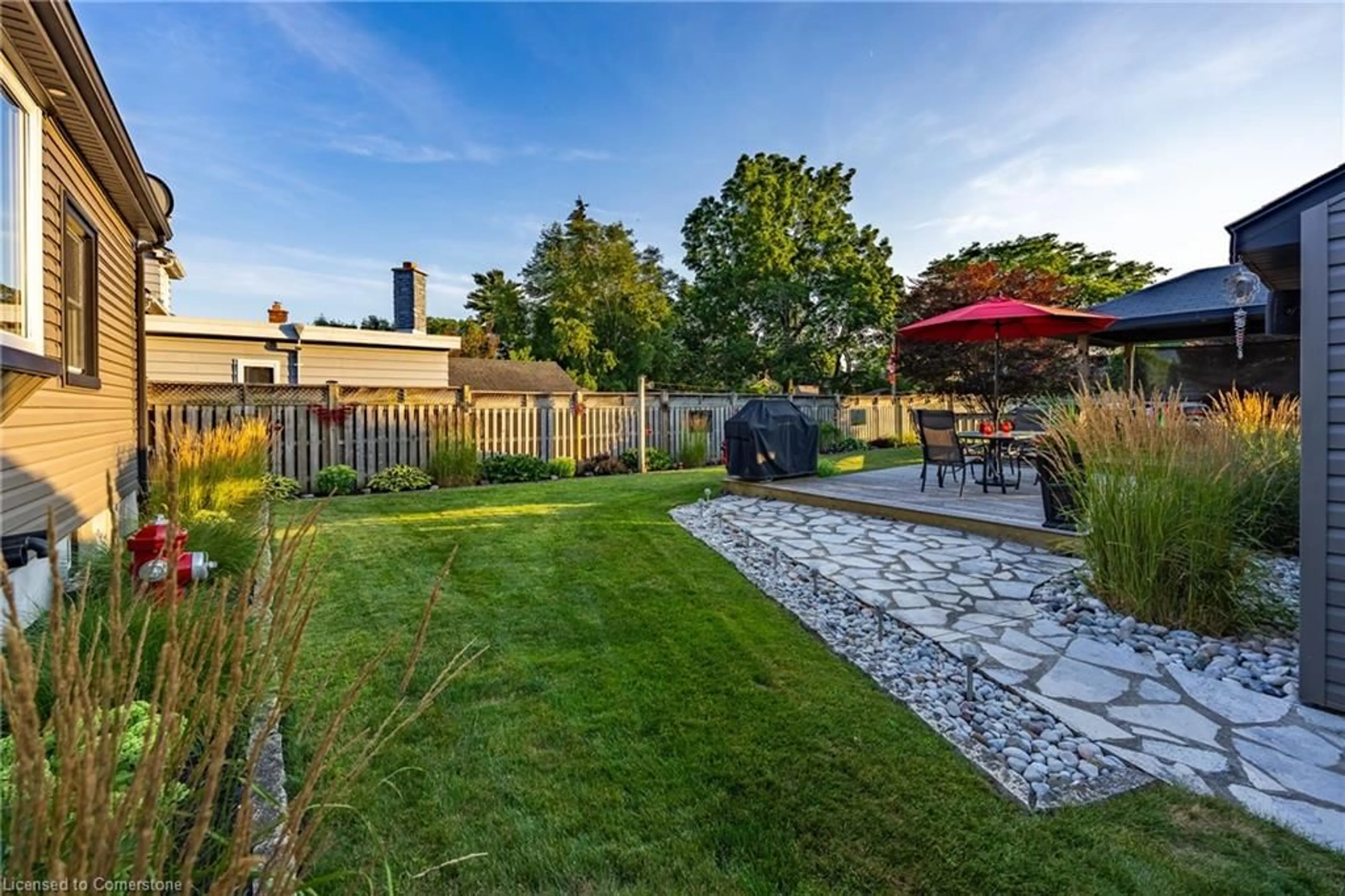 Patio, street for 22 Lee Ave, Simcoe Ontario N3Y 3K2