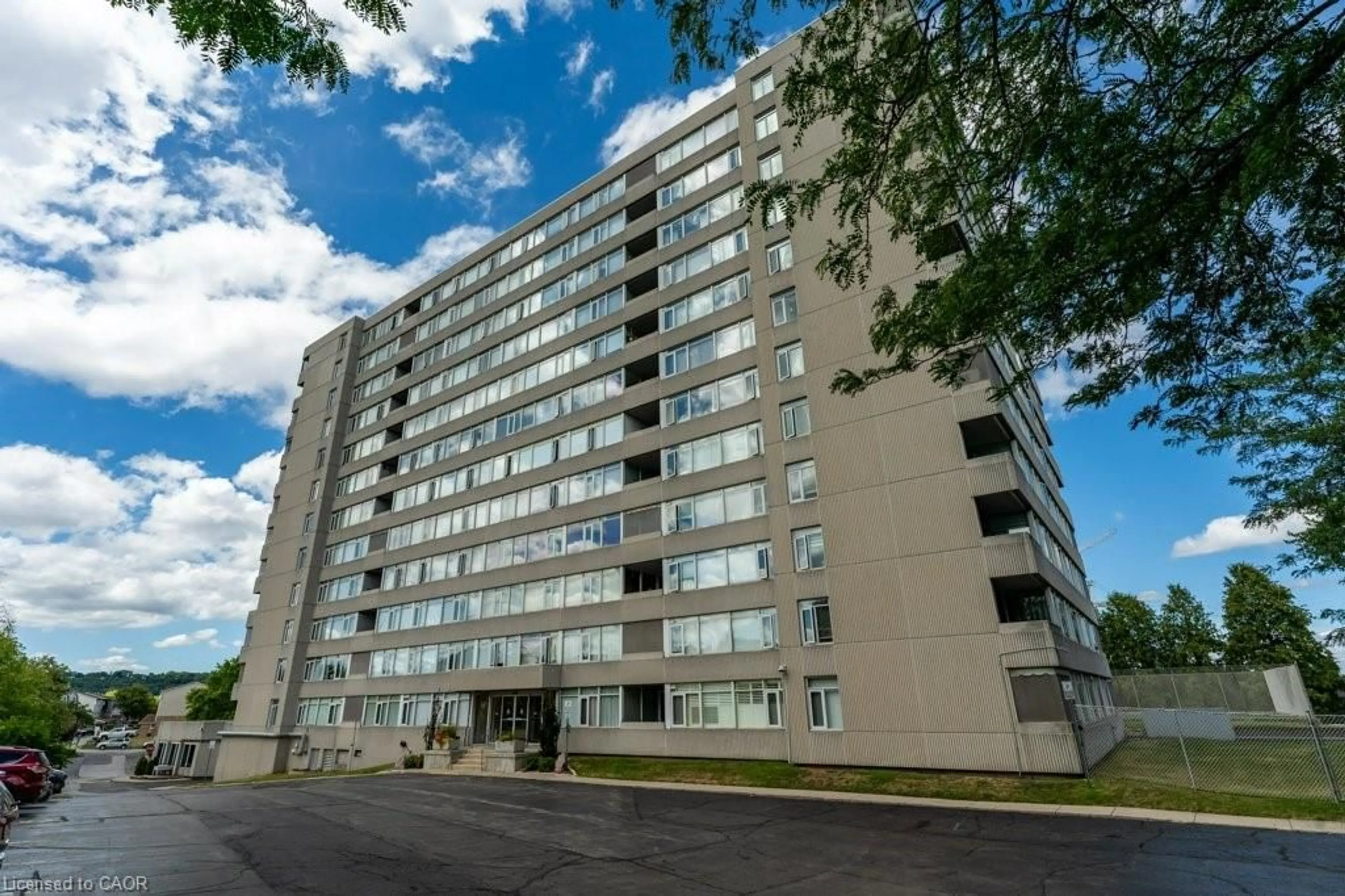 Unknown for 40 Harrisford St #305, Hamilton Ontario L8K 6N1