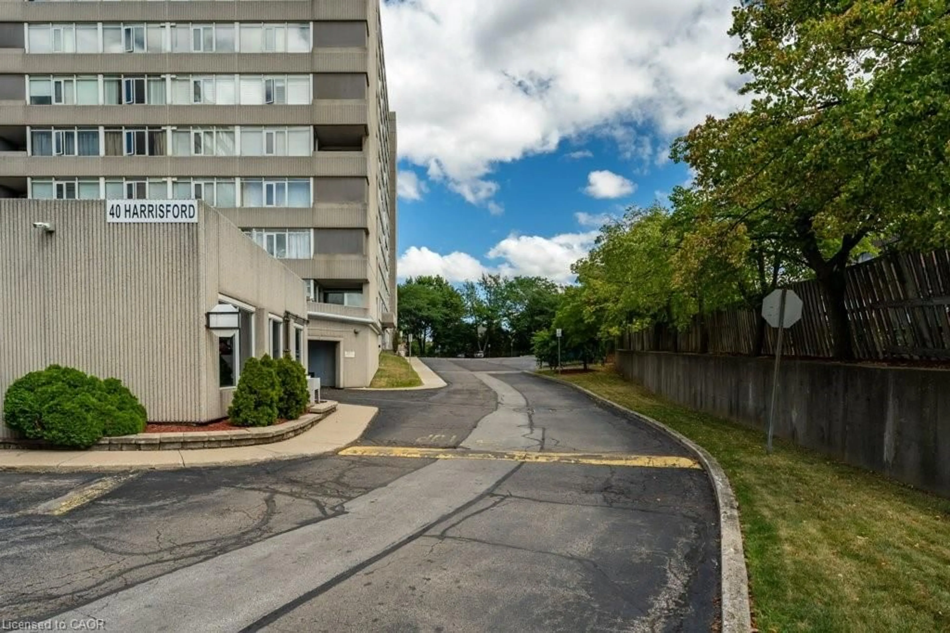 Patio, street for 40 Harrisford St #305, Hamilton Ontario L8K 6N1