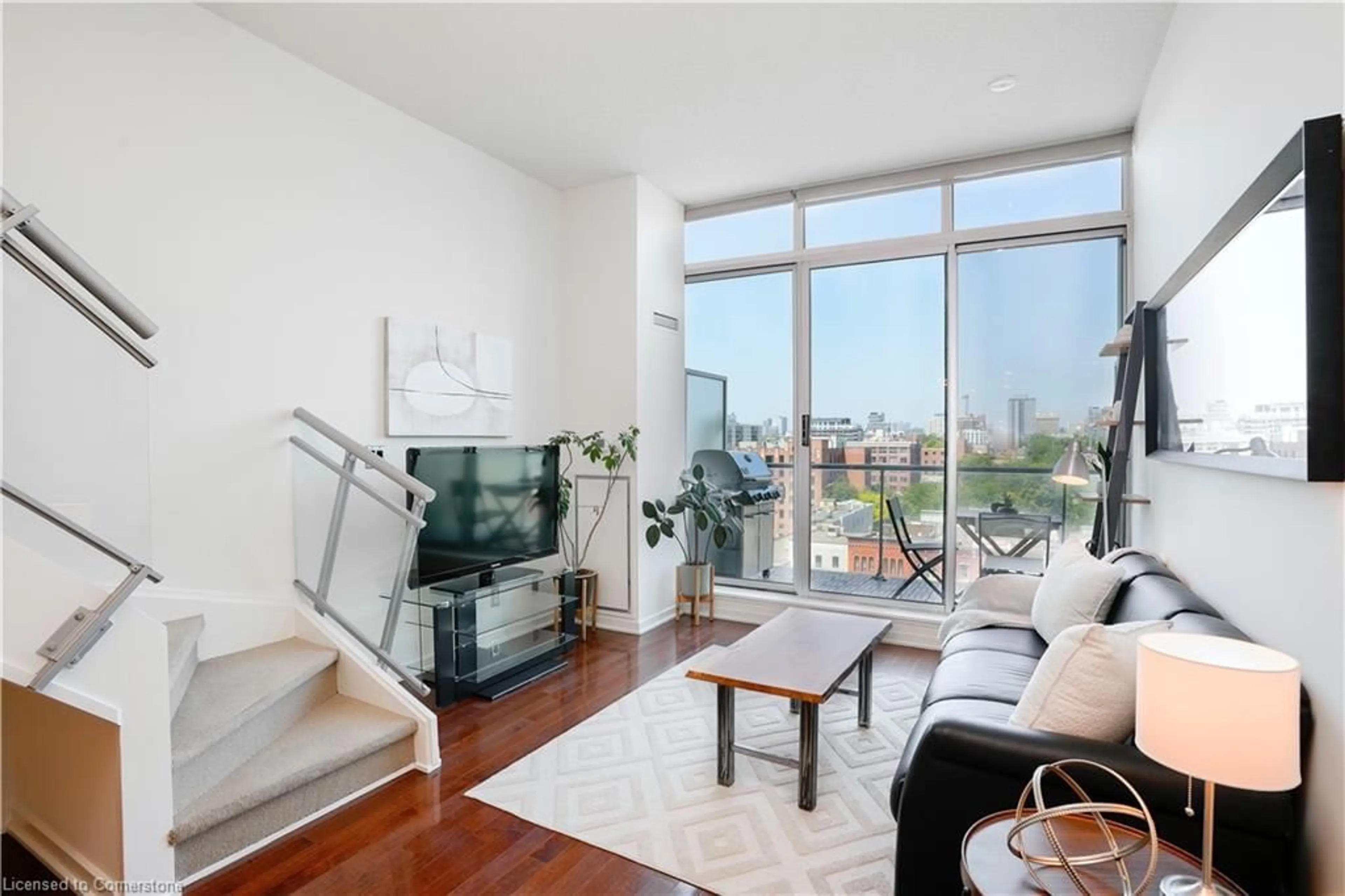 Living room with furniture, unknown for 388 Richmond St W, Toronto Ontario M5V 3P1