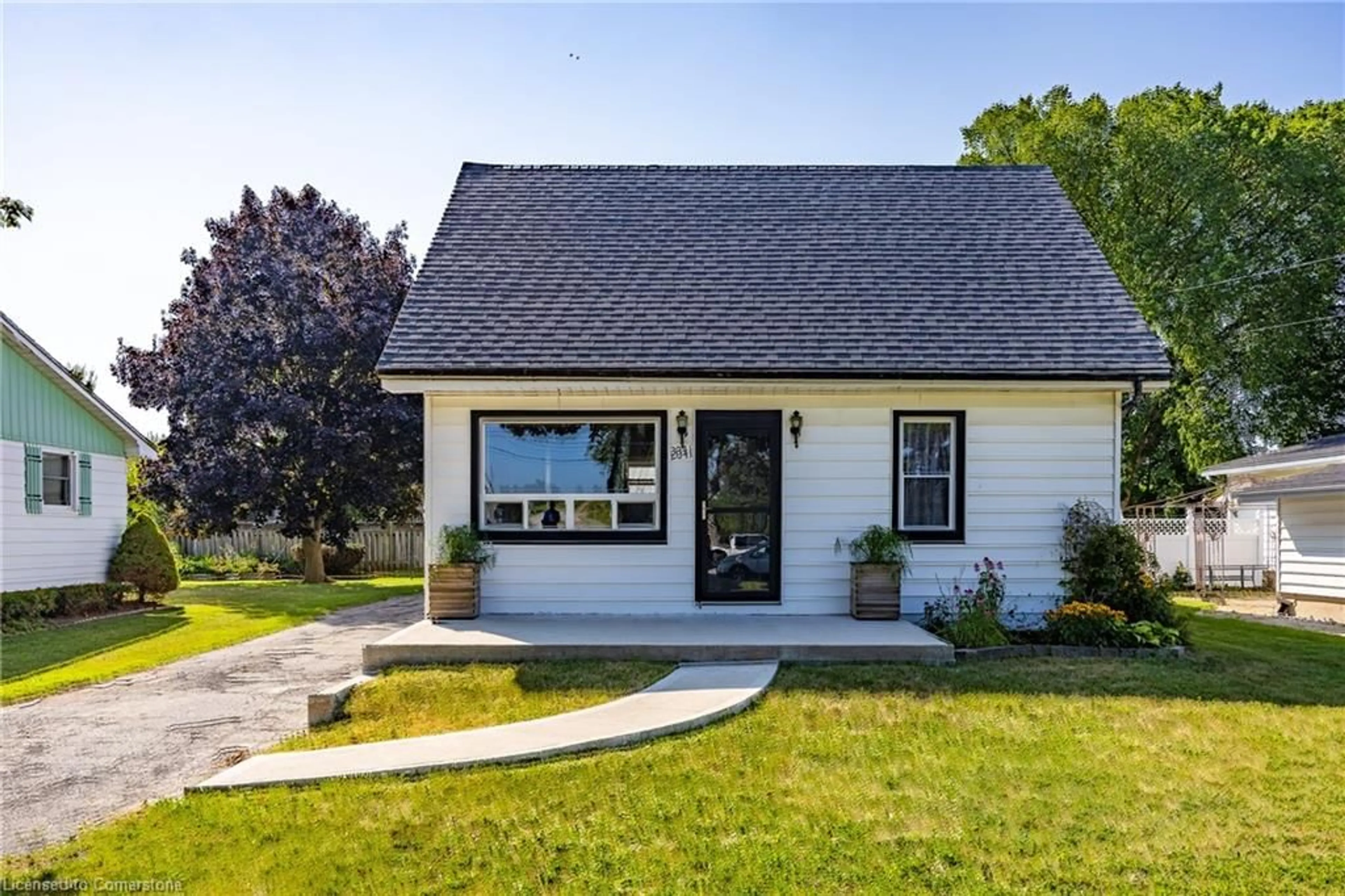 Home with vinyl exterior material, street for 2041 Main St, Jarvis Ontario N0A 1J0
