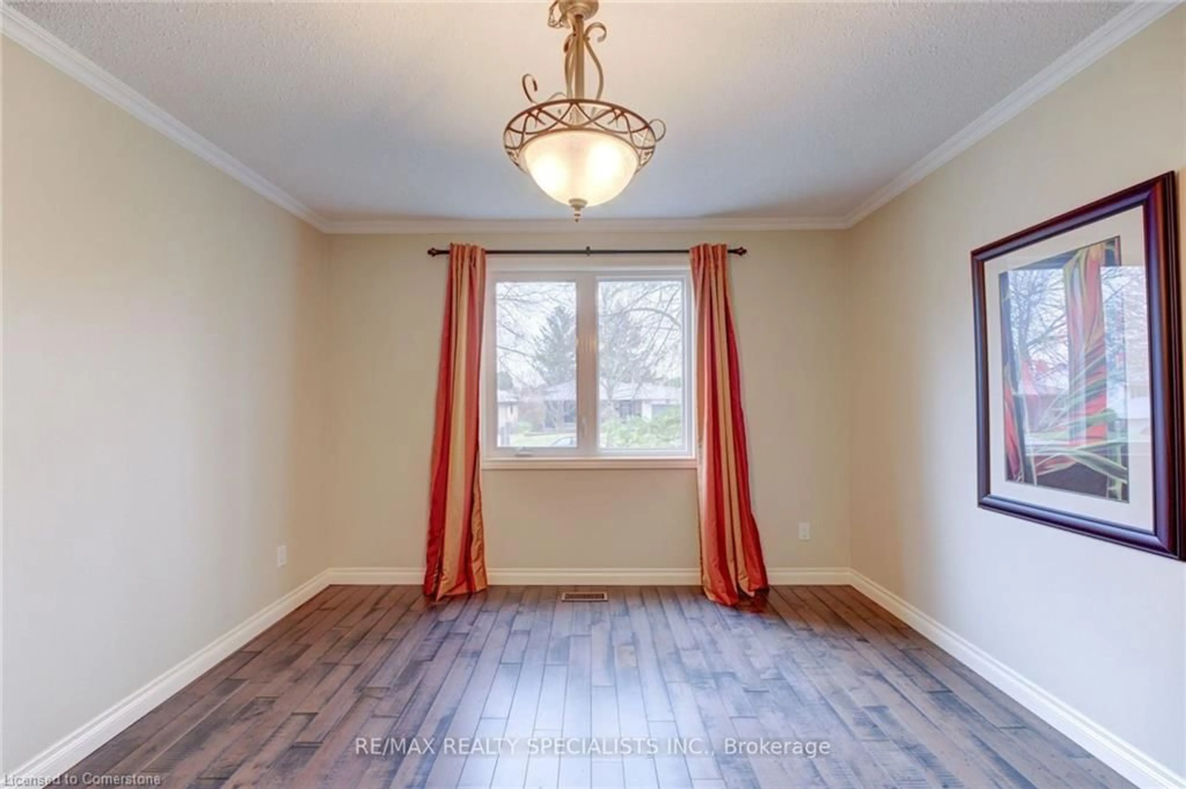 A pic of a room for 68 Oriole Pky, Brantford Ontario N3R 6V9
