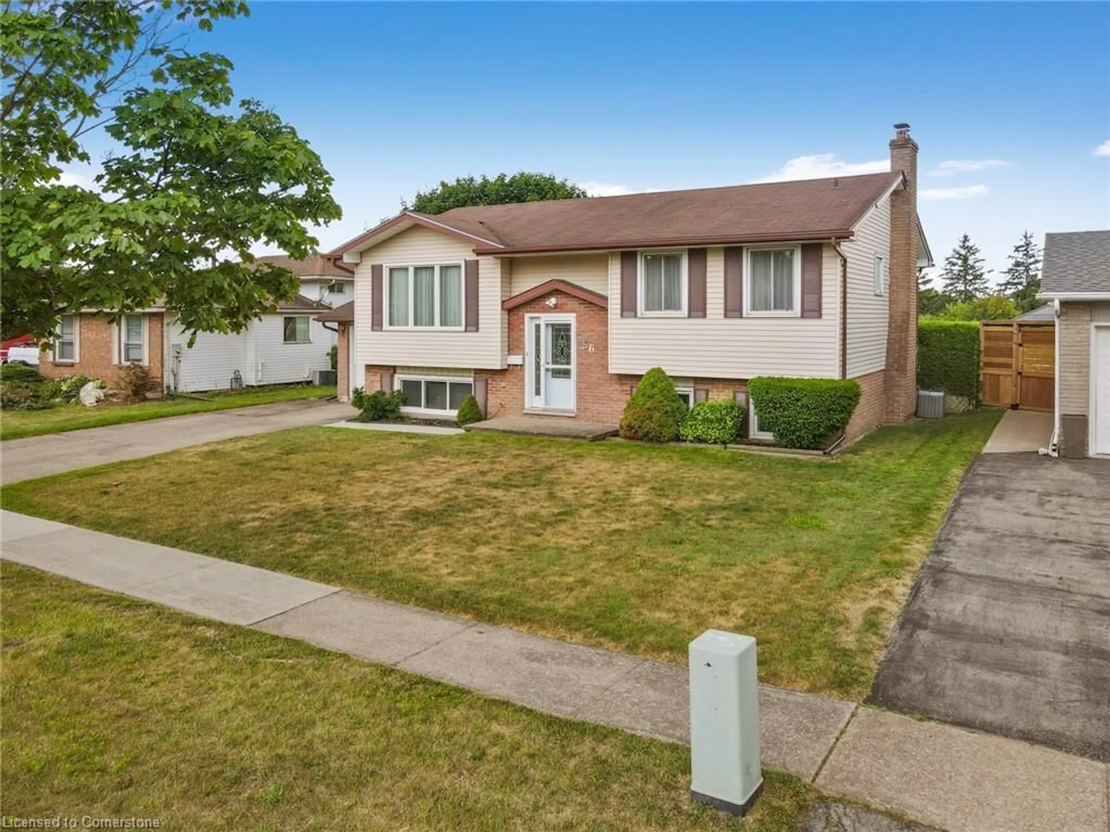Home with vinyl exterior material, street for 36 Robert St, Welland Ontario L3B 5T9