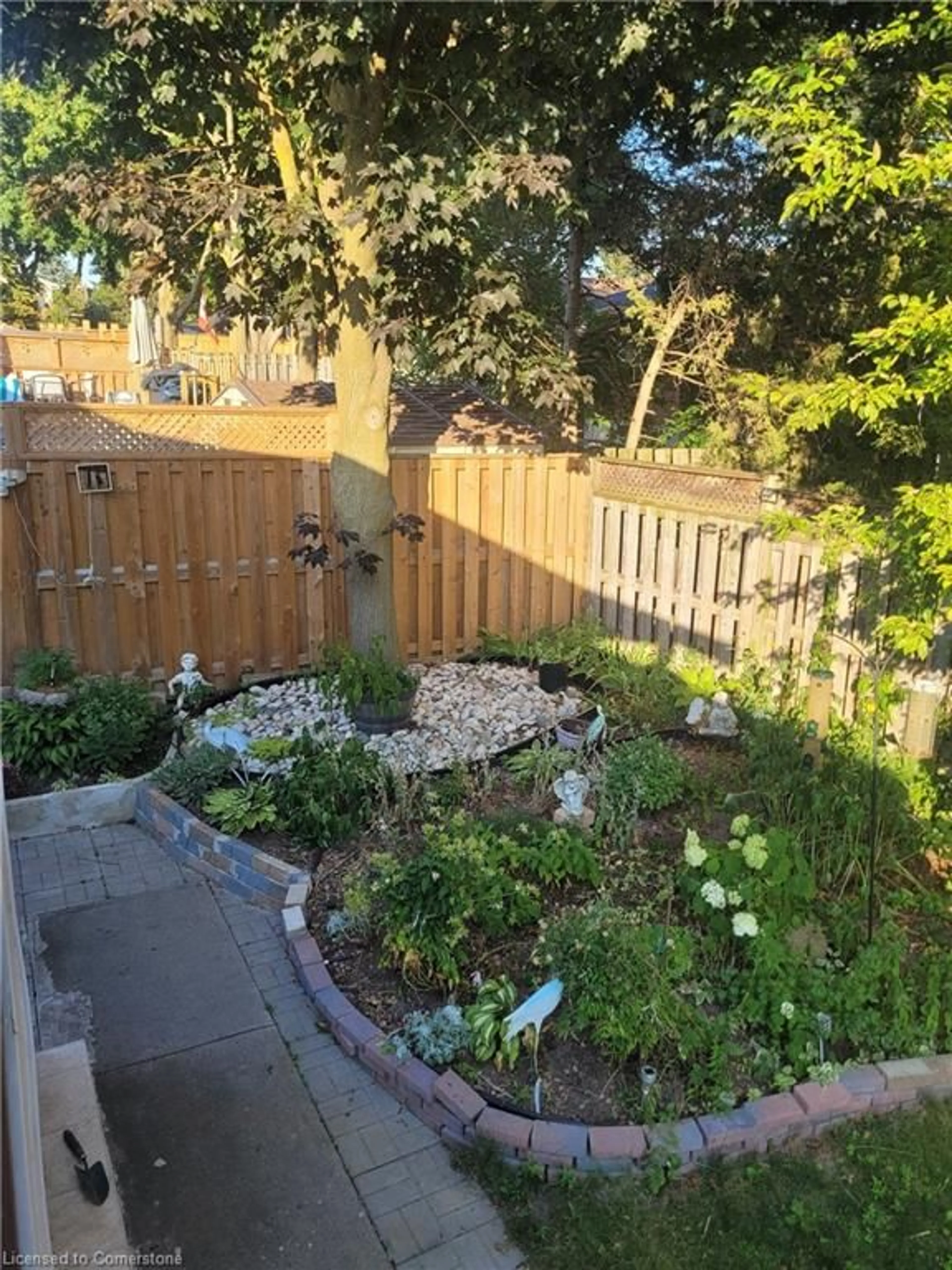 A pic from outside/outdoor area/front of a property/back of a property/a pic from drone, unknown for 107 Roseneath Cres, Kitchener Ontario N2E 1V8