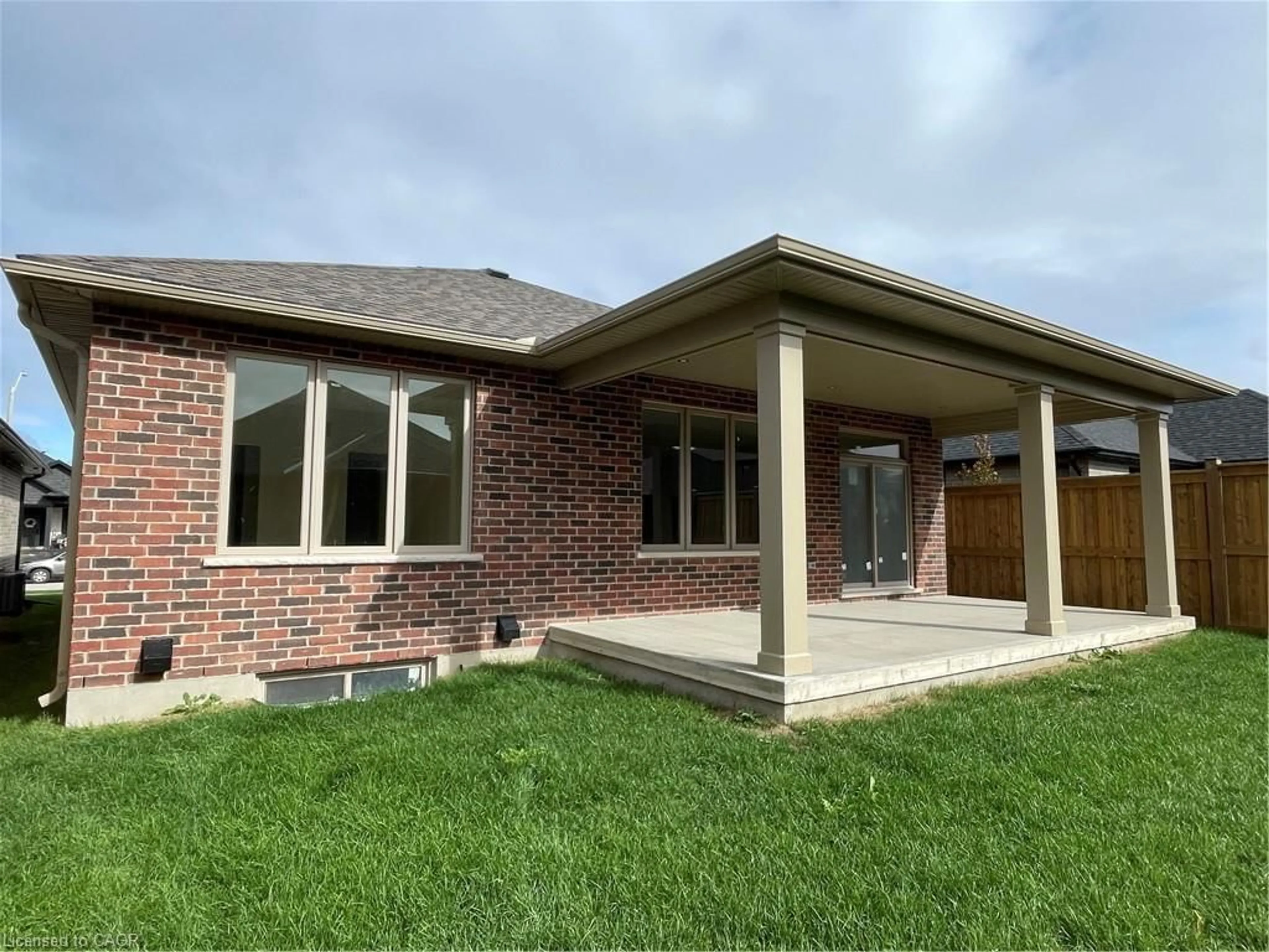 Home with brick exterior material, building for 79 South Parkwood Blvd, Elmira Ontario N3B 0C8
