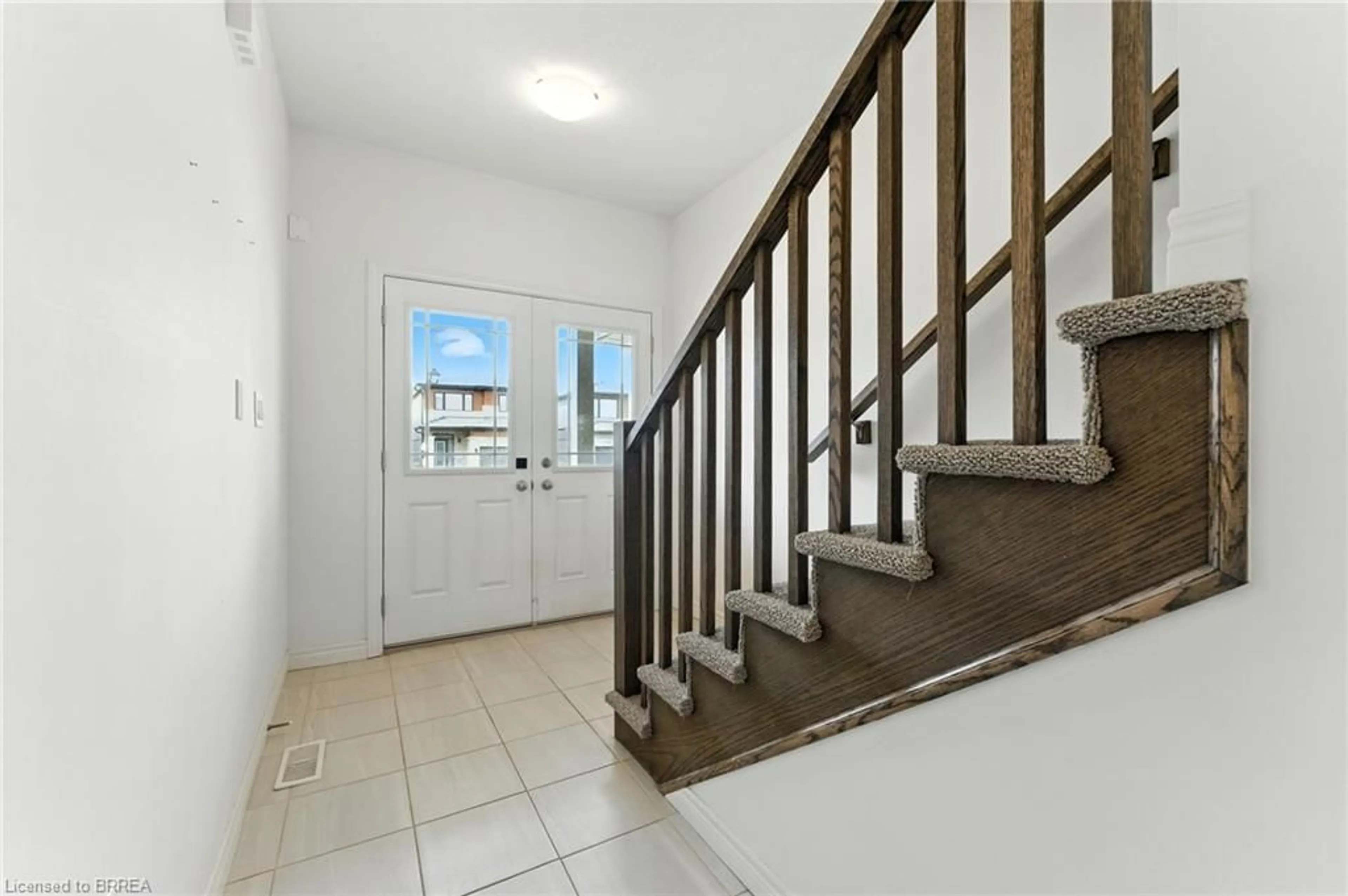 Unknown for 18 Holder Dr, Brantford Ontario N3T 0V1