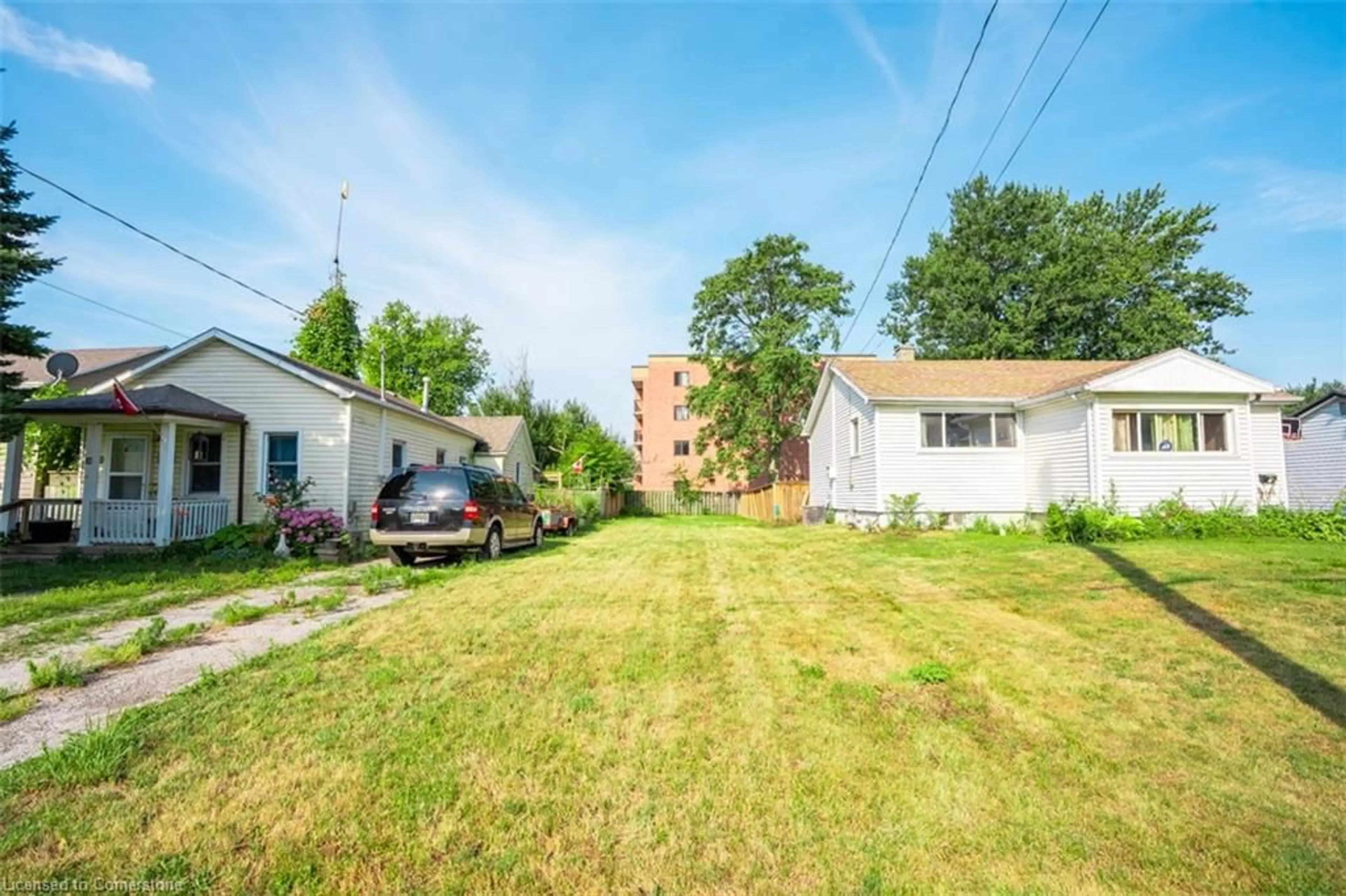 Patio, street for 34 Prince St, Chatham Ontario N7M 4N6