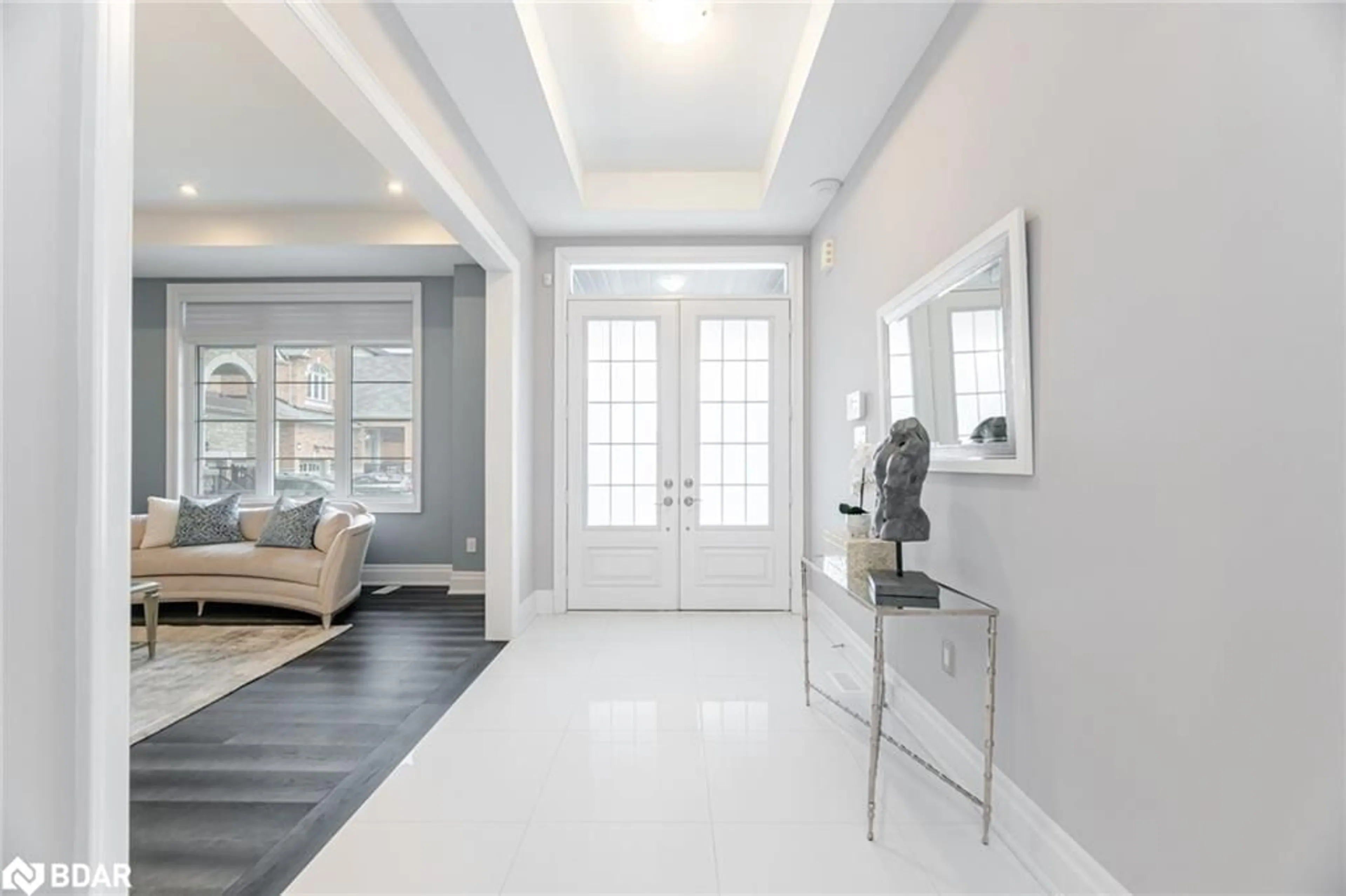 Indoor entryway for 404 Ellen Davidson Dr, Oakville Ontario L6M 0Y7