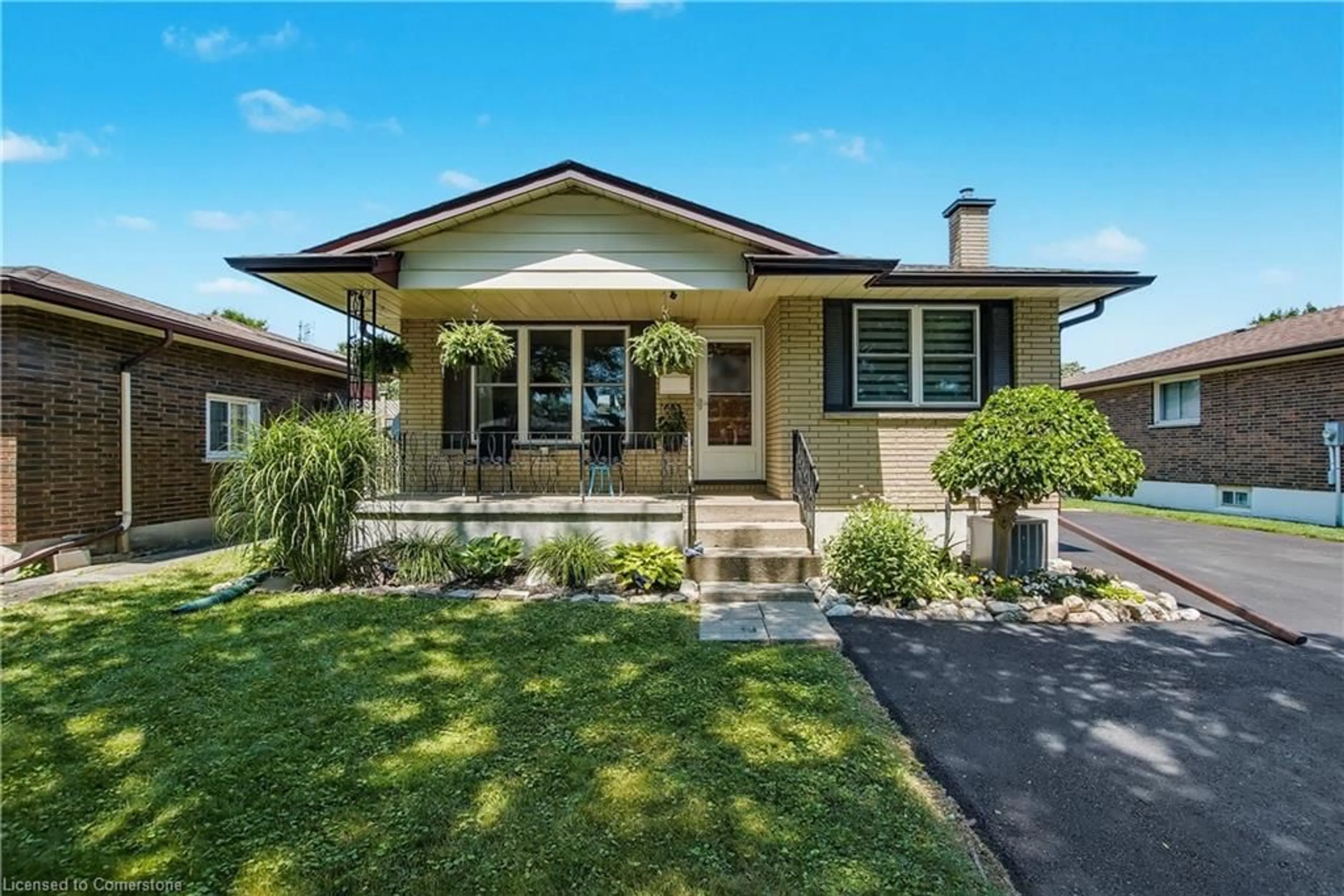 Home with vinyl exterior material, street for 5945 Frontenac St, Niagara Falls Ontario L2G 3B1