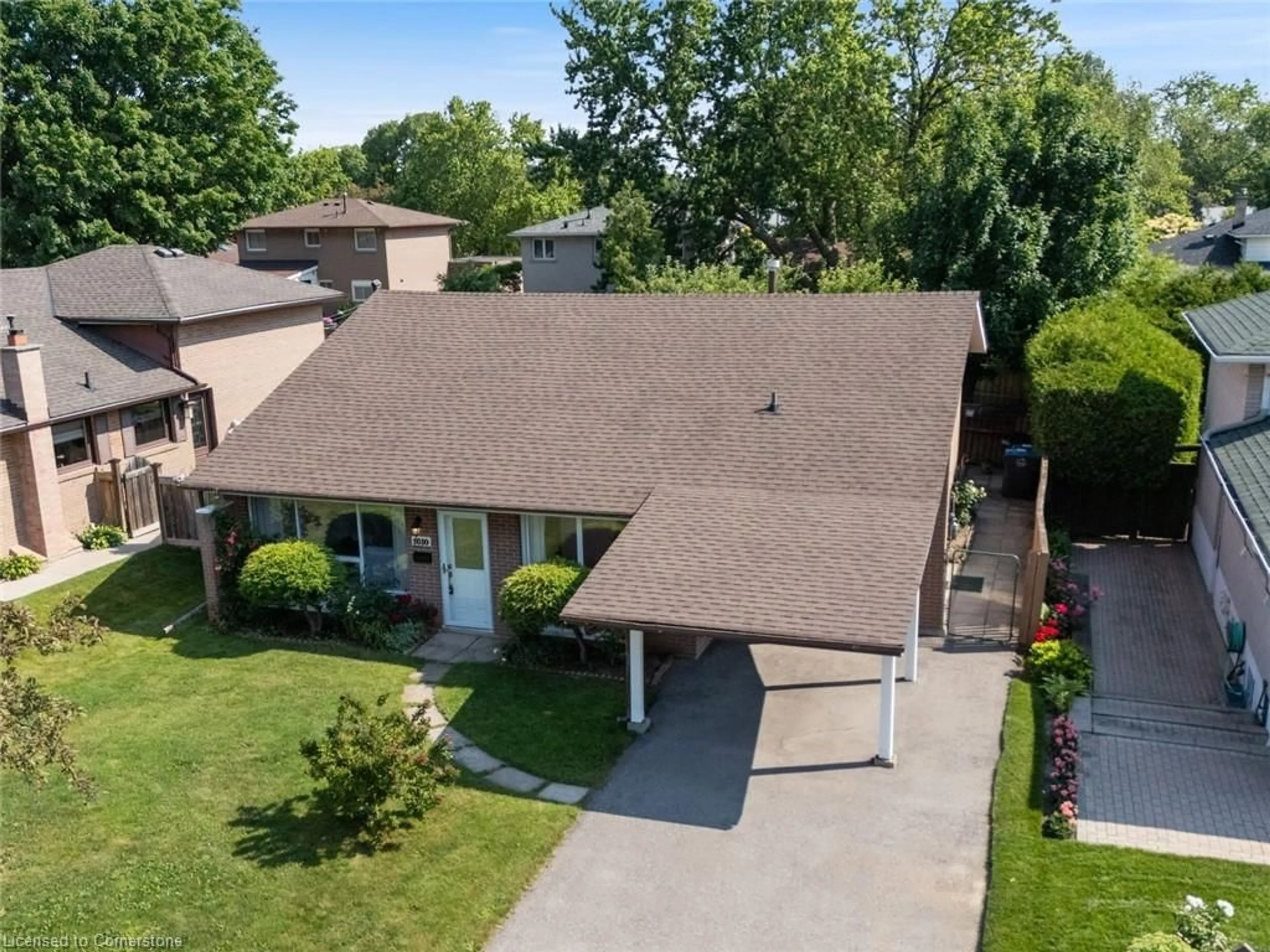 A pic from outside/outdoor area/front of a property/back of a property/a pic from drone, street for 1610 Hobbs Cres, Mississauga Ontario L5J 3R9