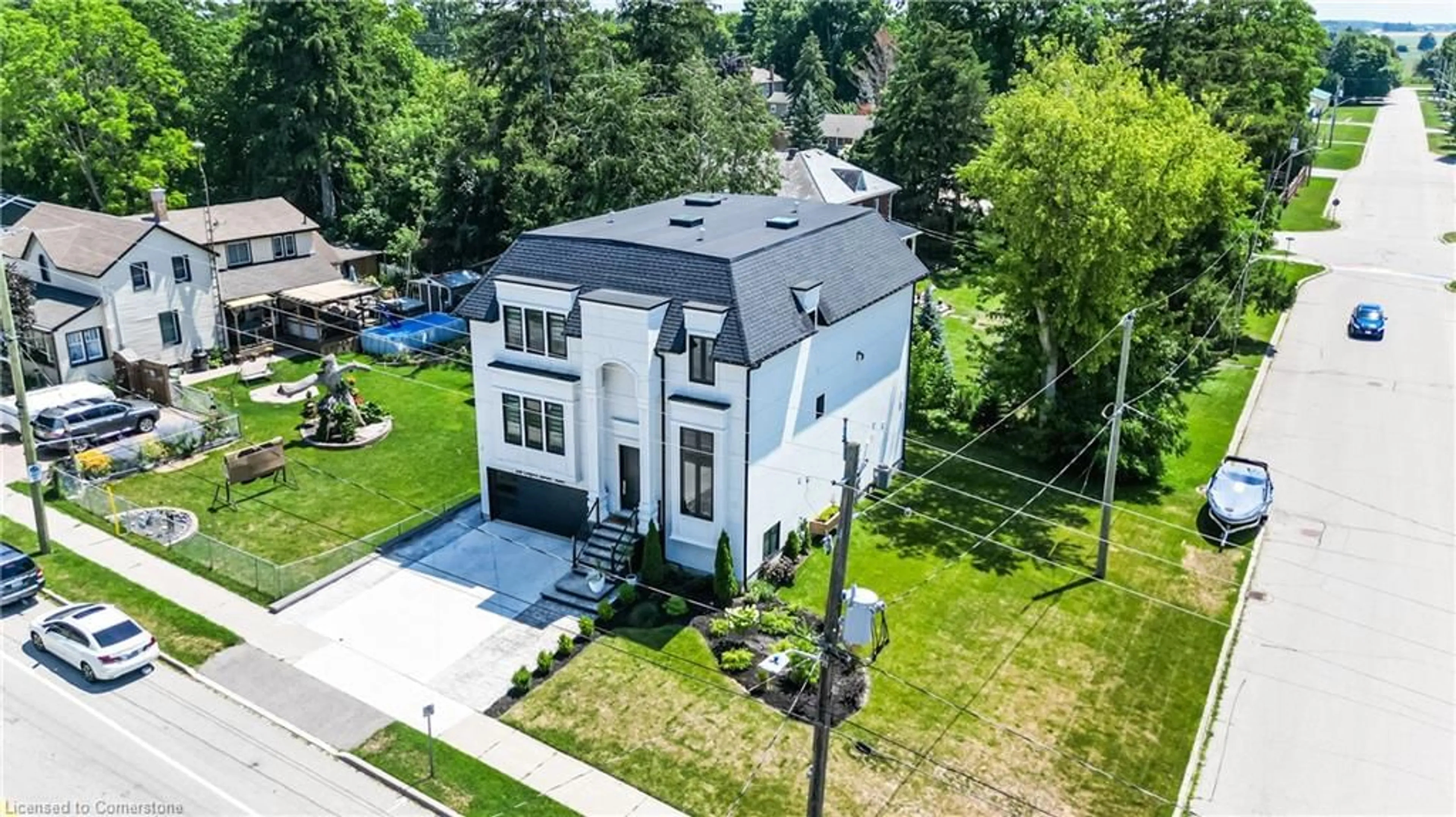 A pic from outside/outdoor area/front of a property/back of a property/a pic from drone, street for 28 Oxford St, Drumbo Ontario N0J 1G0