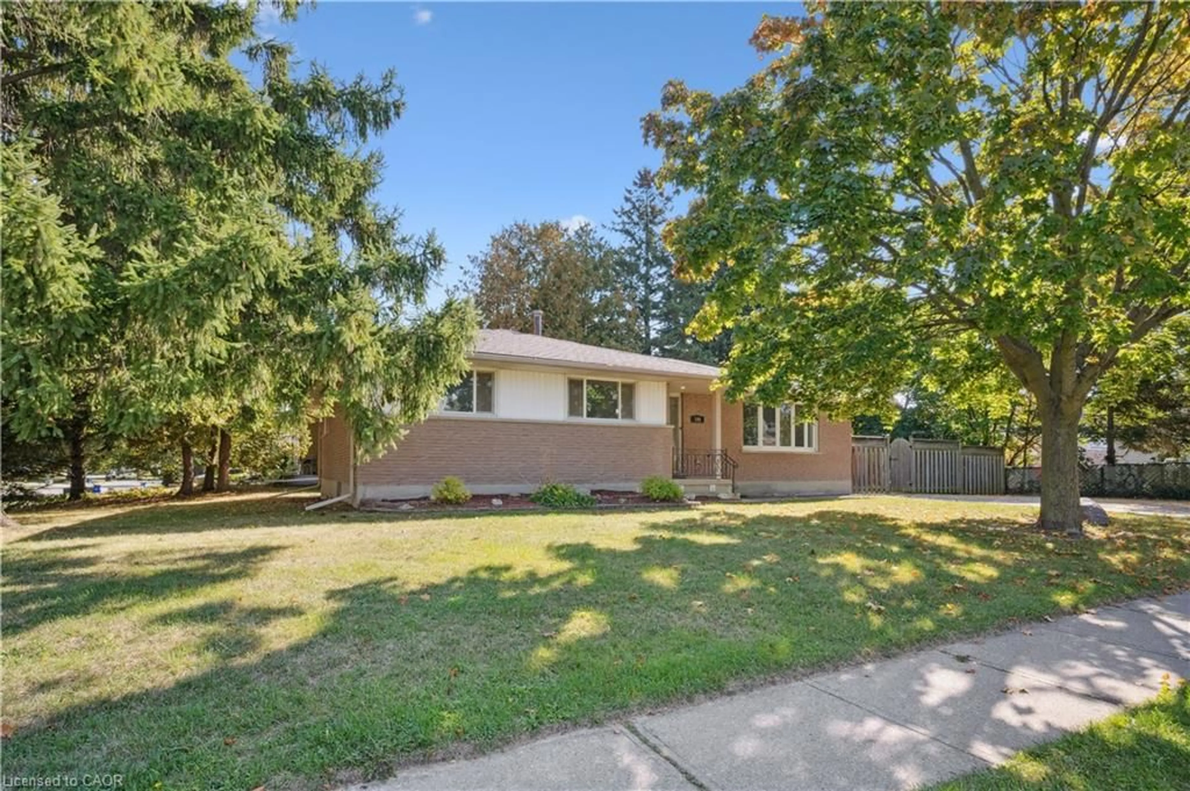 Home with brick exterior material, street for 101 Kent St, Cambridge Ontario N1S 3Y3