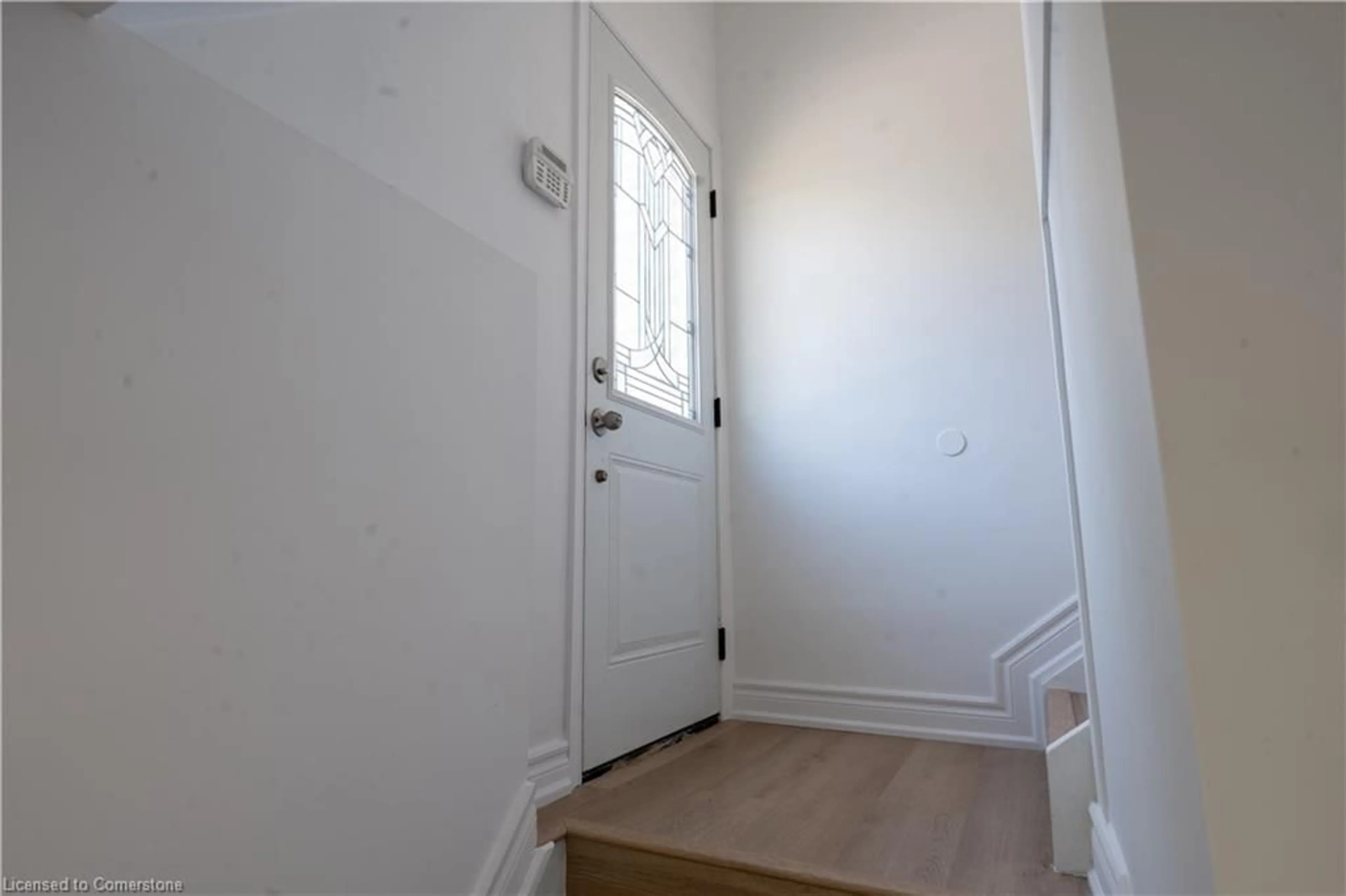 Indoor entryway for 8 Huntley Cres, Niagara Falls Ontario L2M 6E6