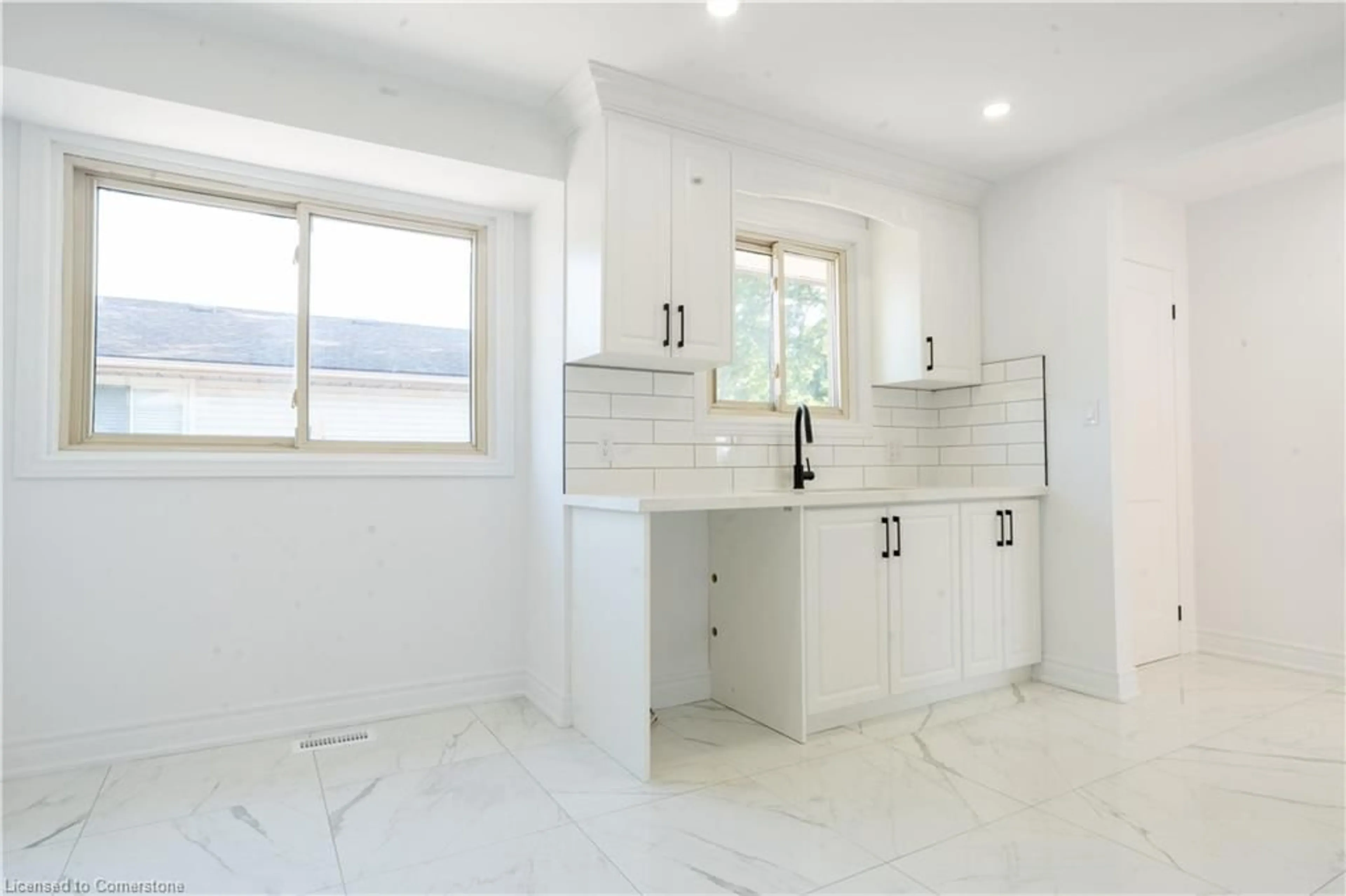 Open concept kitchen, ceramic/tile floor for 8 Huntley Cres, Niagara Falls Ontario L2M 6E6