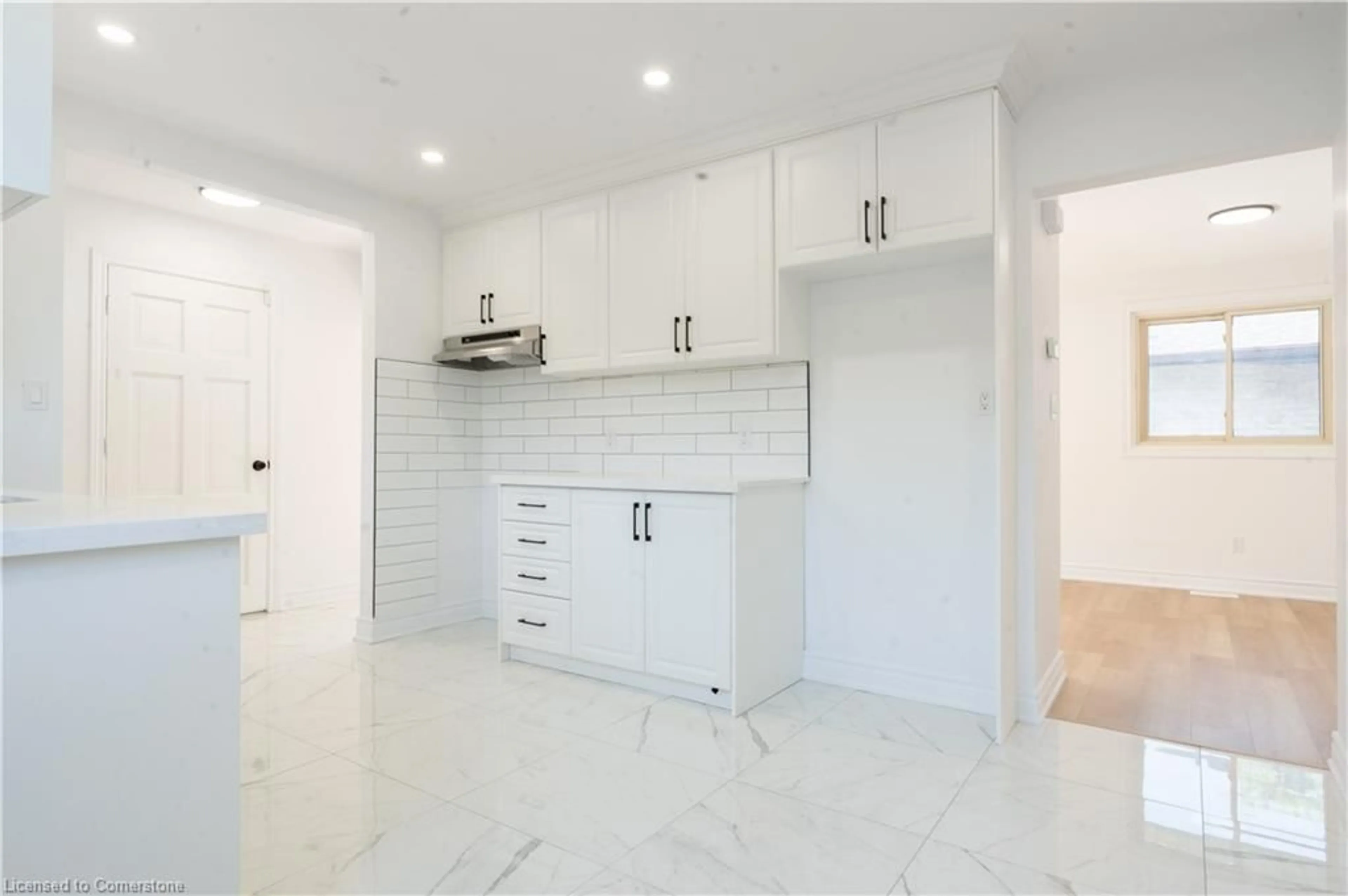 Open concept kitchen, ceramic/tile floor for 8 Huntley Cres, Niagara Falls Ontario L2M 6E6