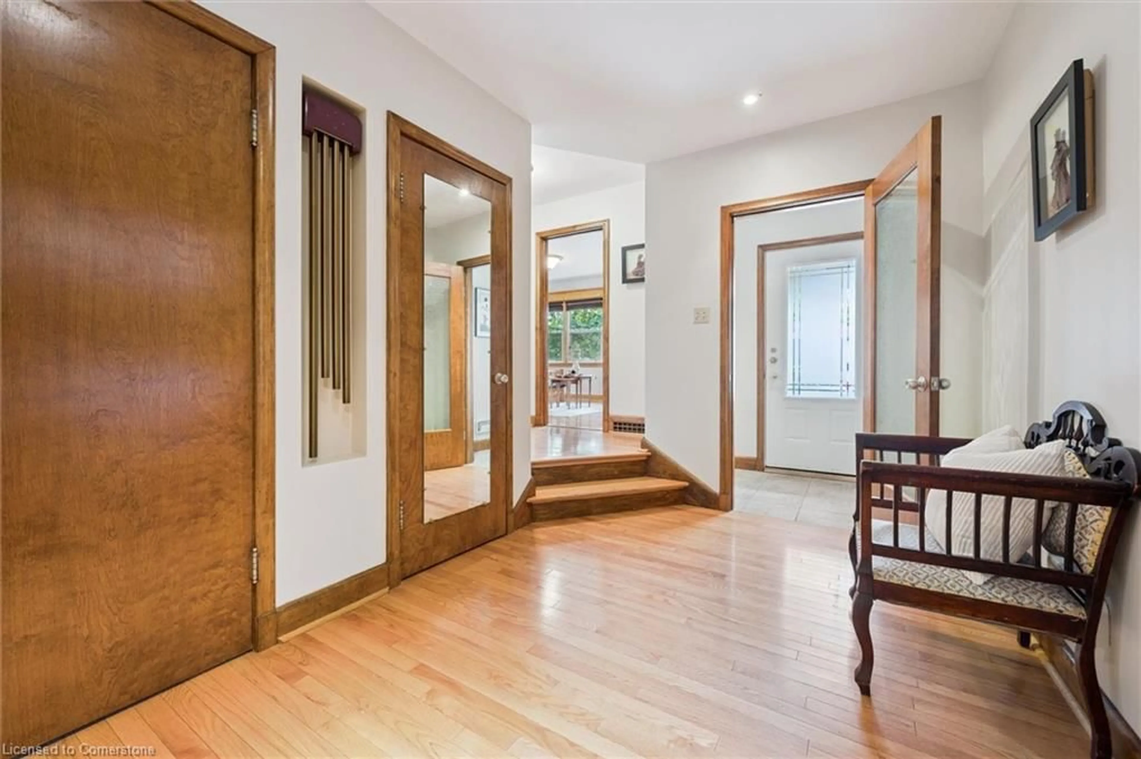 Indoor foyer for 688 Rockway Dr, Kitchener Ontario N2G 3B4