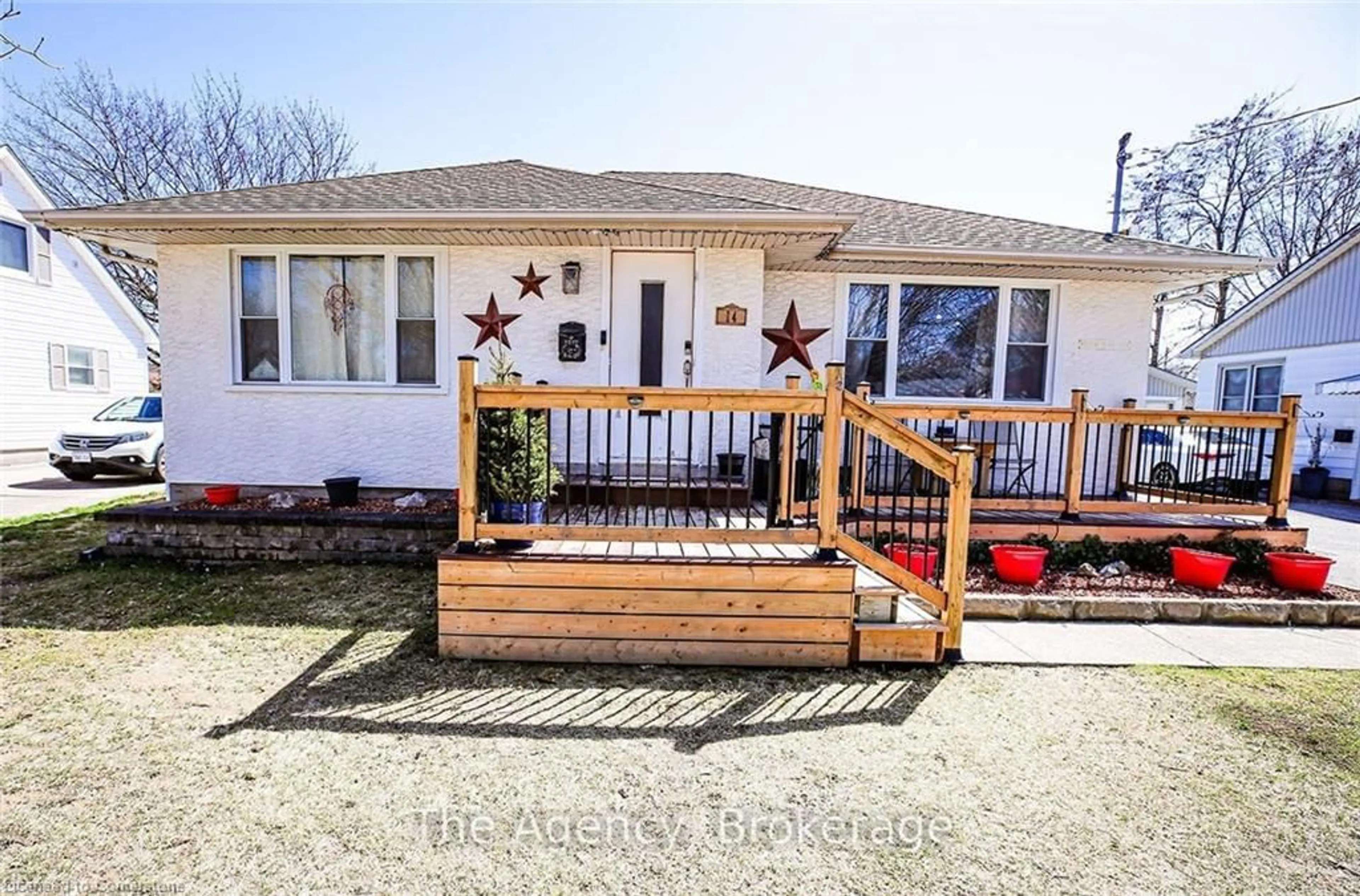 Unknown for 14 Heywood Ave, St. Catharines Ontario L2M 2M8