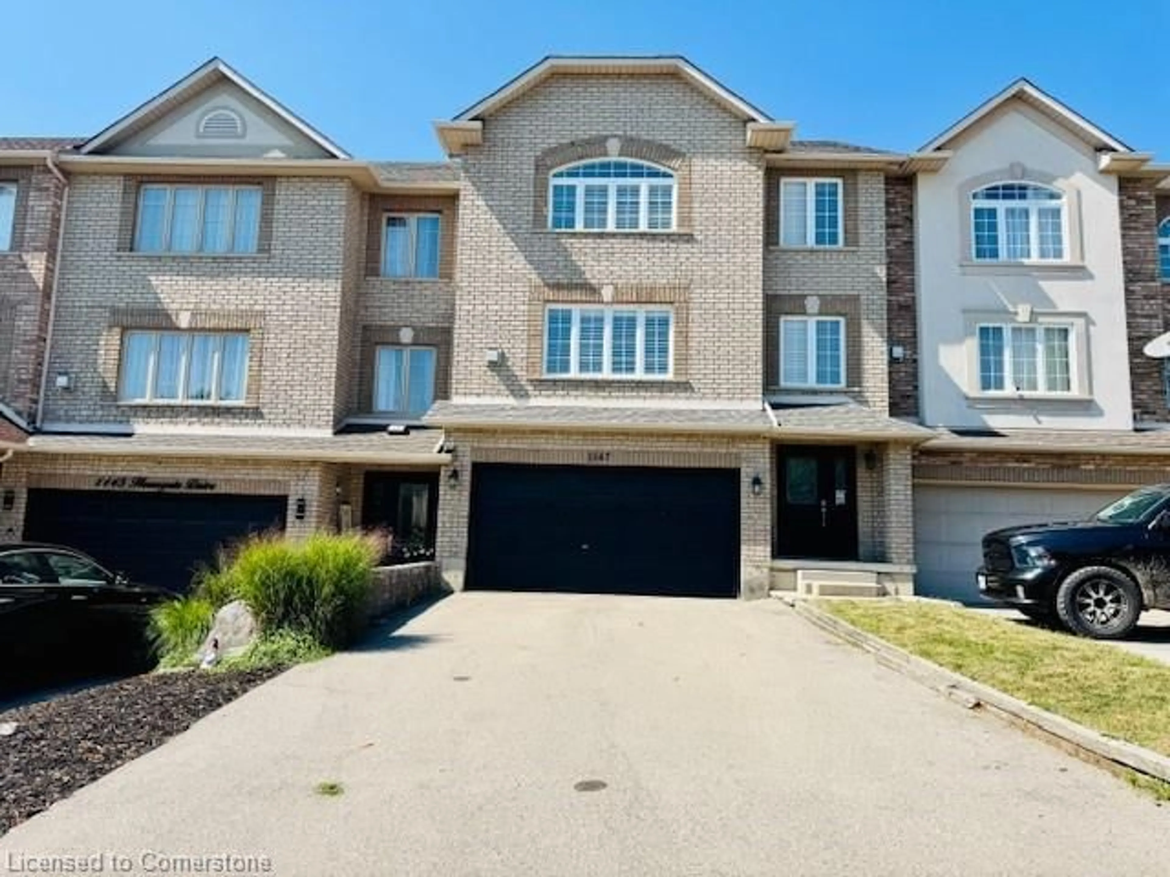 A pic from outside/outdoor area/front of a property/back of a property/a pic from drone, street for 1147 Harrogate Dr, Ancaster Ontario L9K 1N1