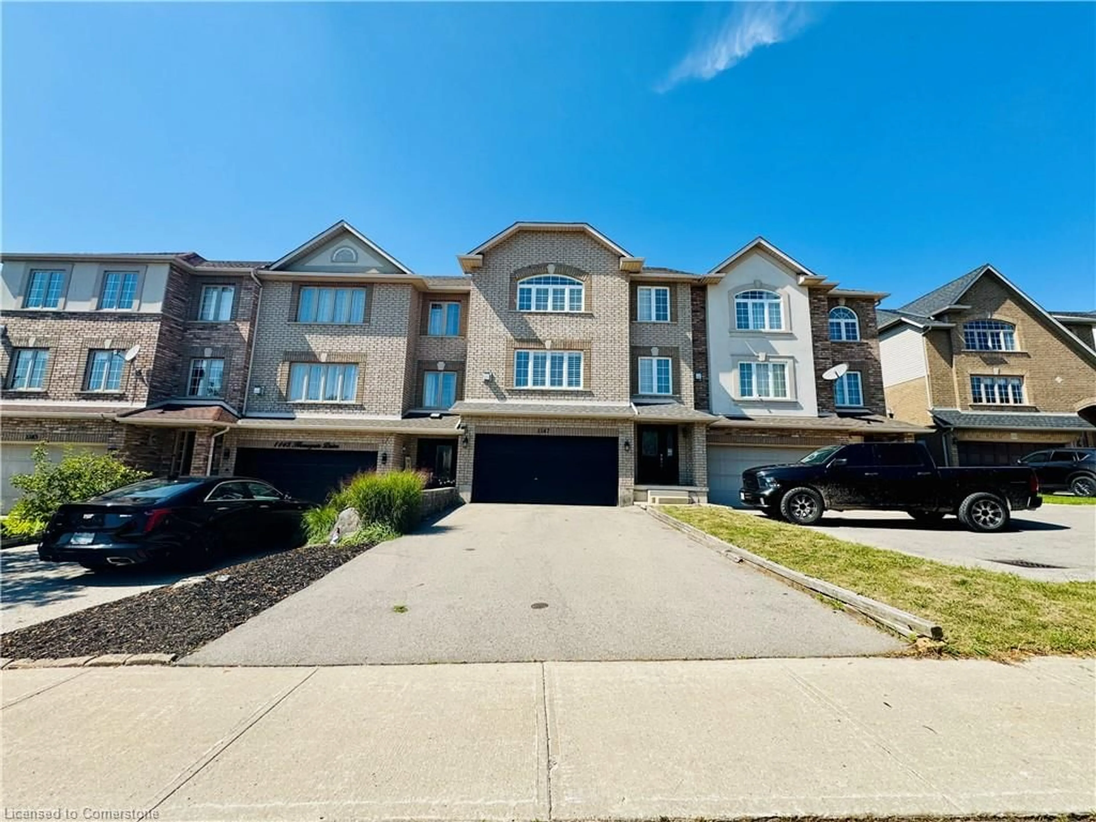 A pic from outside/outdoor area/front of a property/back of a property/a pic from drone, street for 1147 Harrogate Dr, Ancaster Ontario L9K 1N1