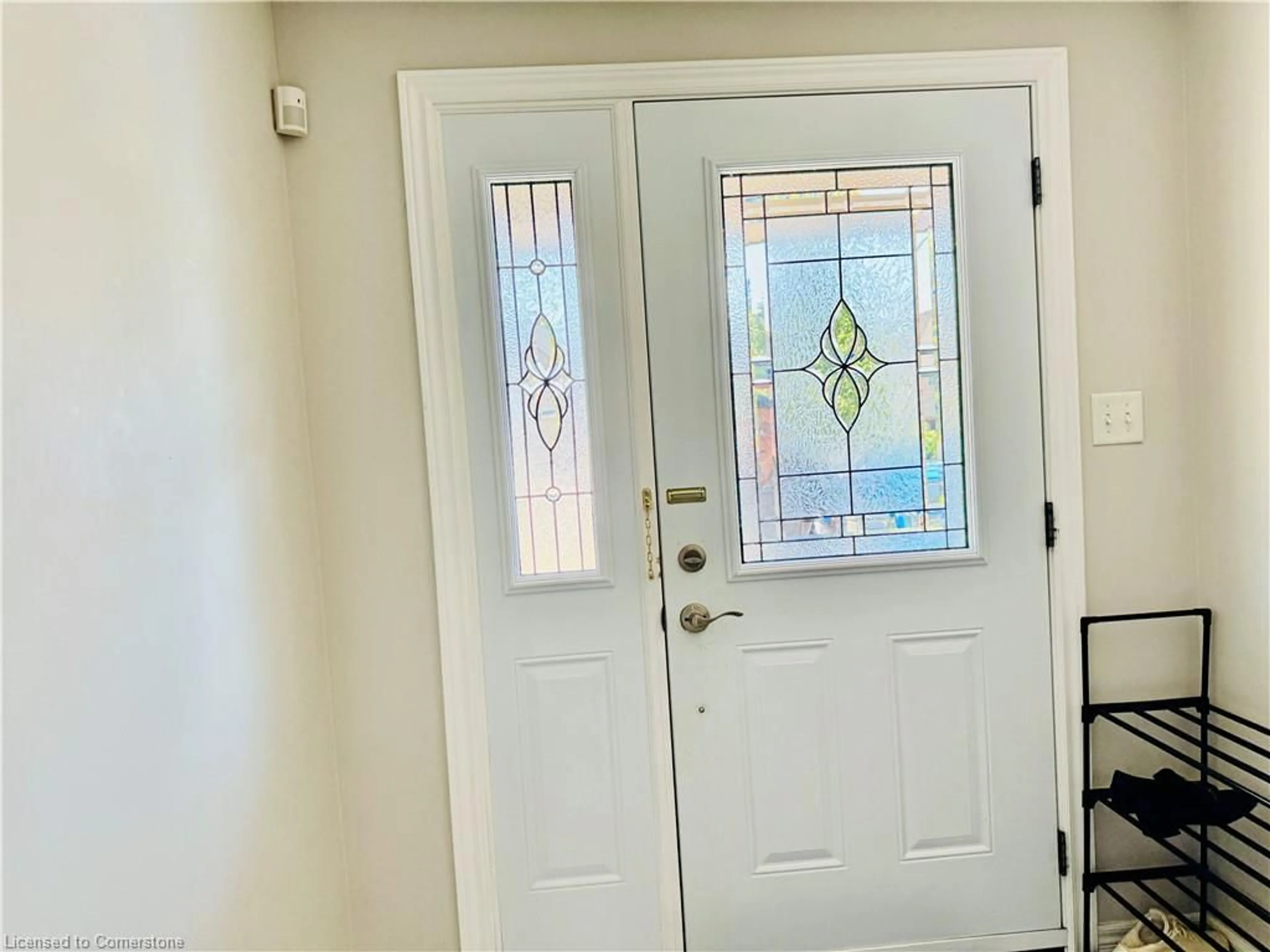 Indoor entryway for 1147 Harrogate Dr, Ancaster Ontario L9K 1N1