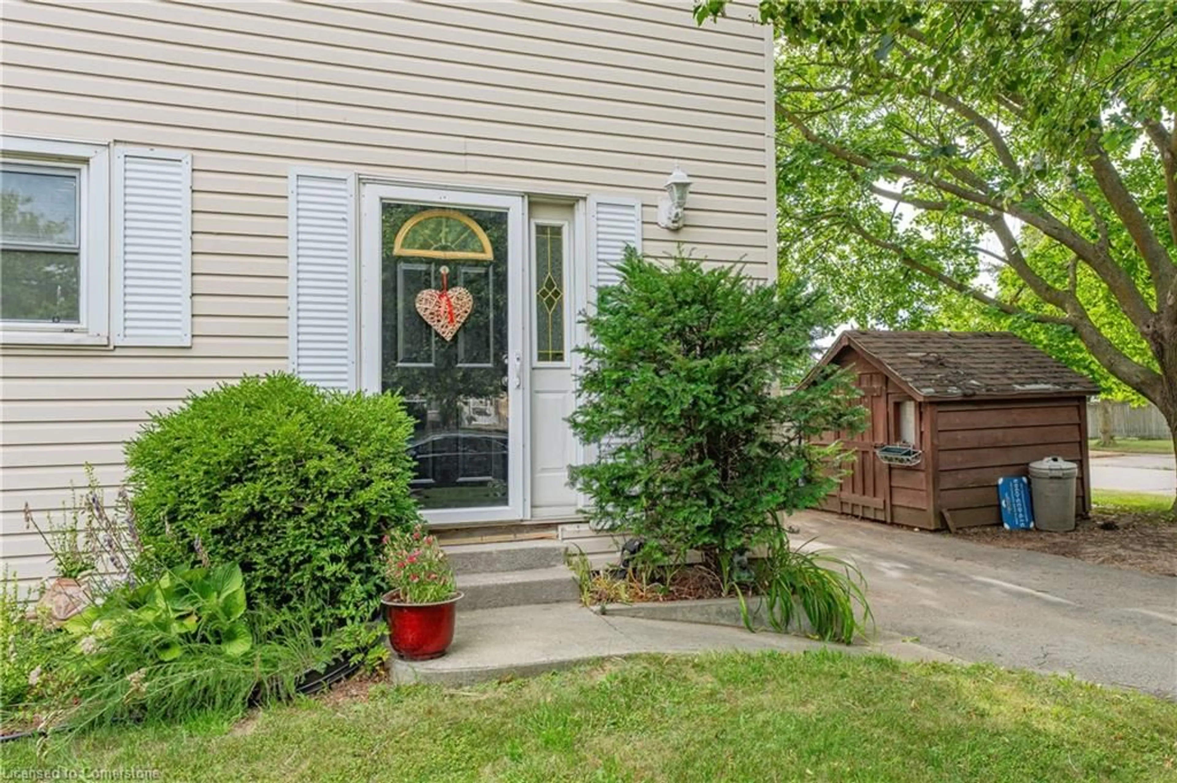 Indoor entryway for 1400 Wildren Pl, Cambridge Ontario N3H 5A9