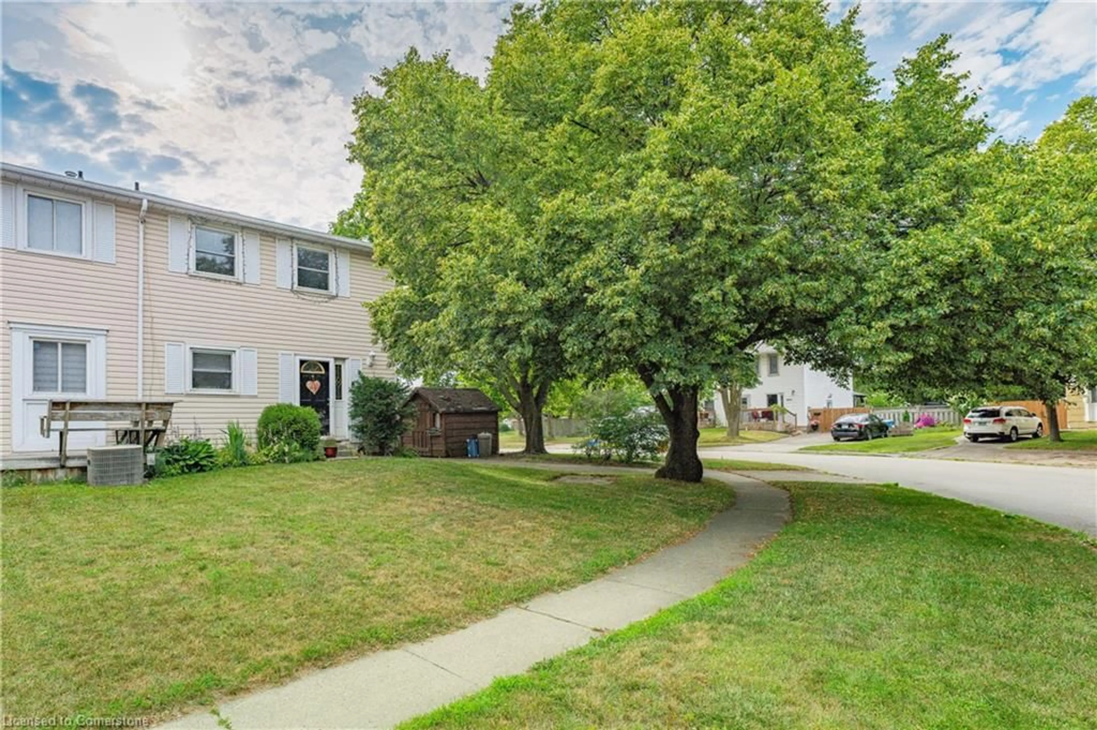 Patio, street for 1400 Wildren Pl, Cambridge Ontario N3H 5A9