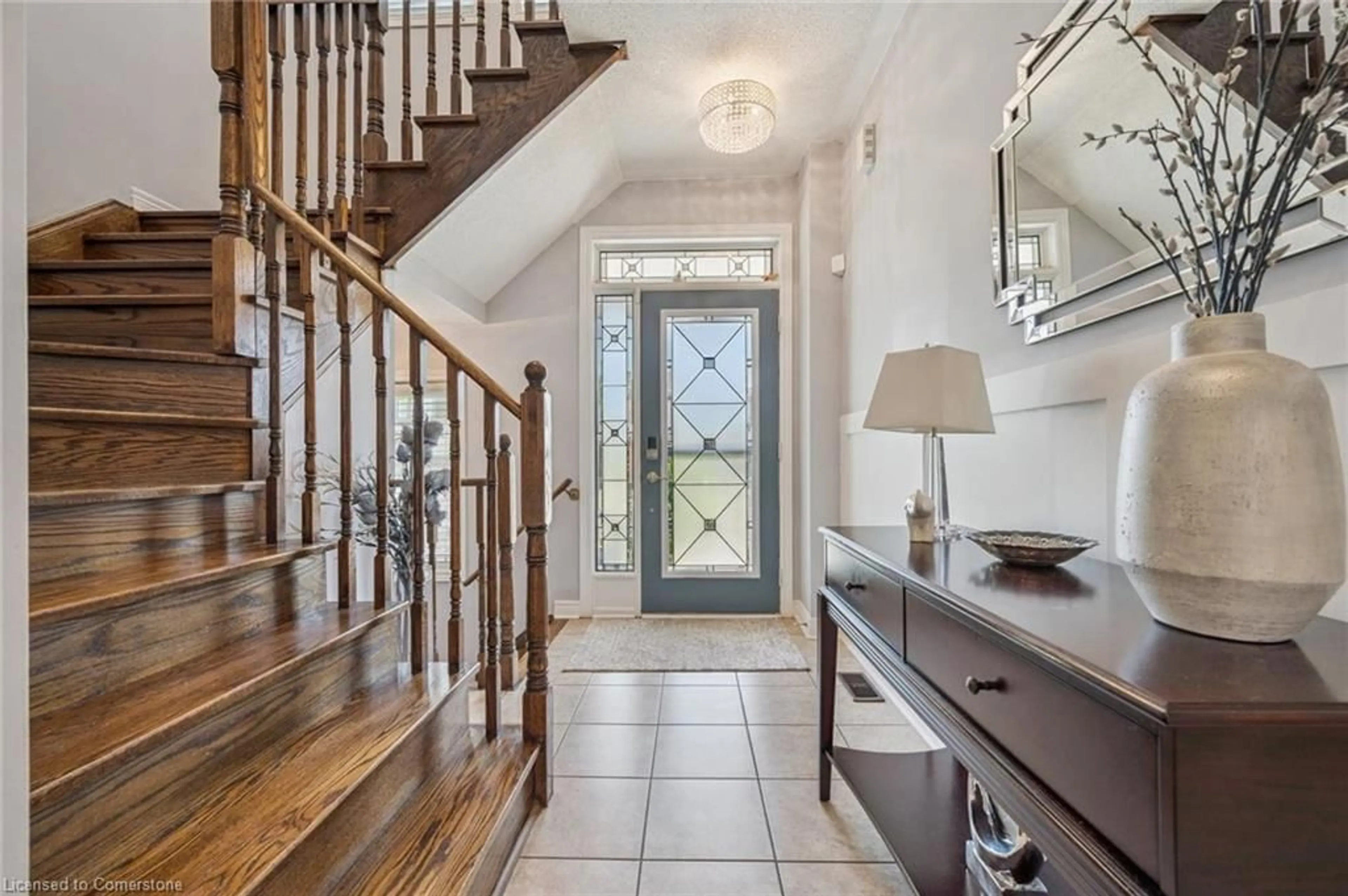 Indoor entryway for 14 Joywill Crt, Brampton Ontario L7A 3T8