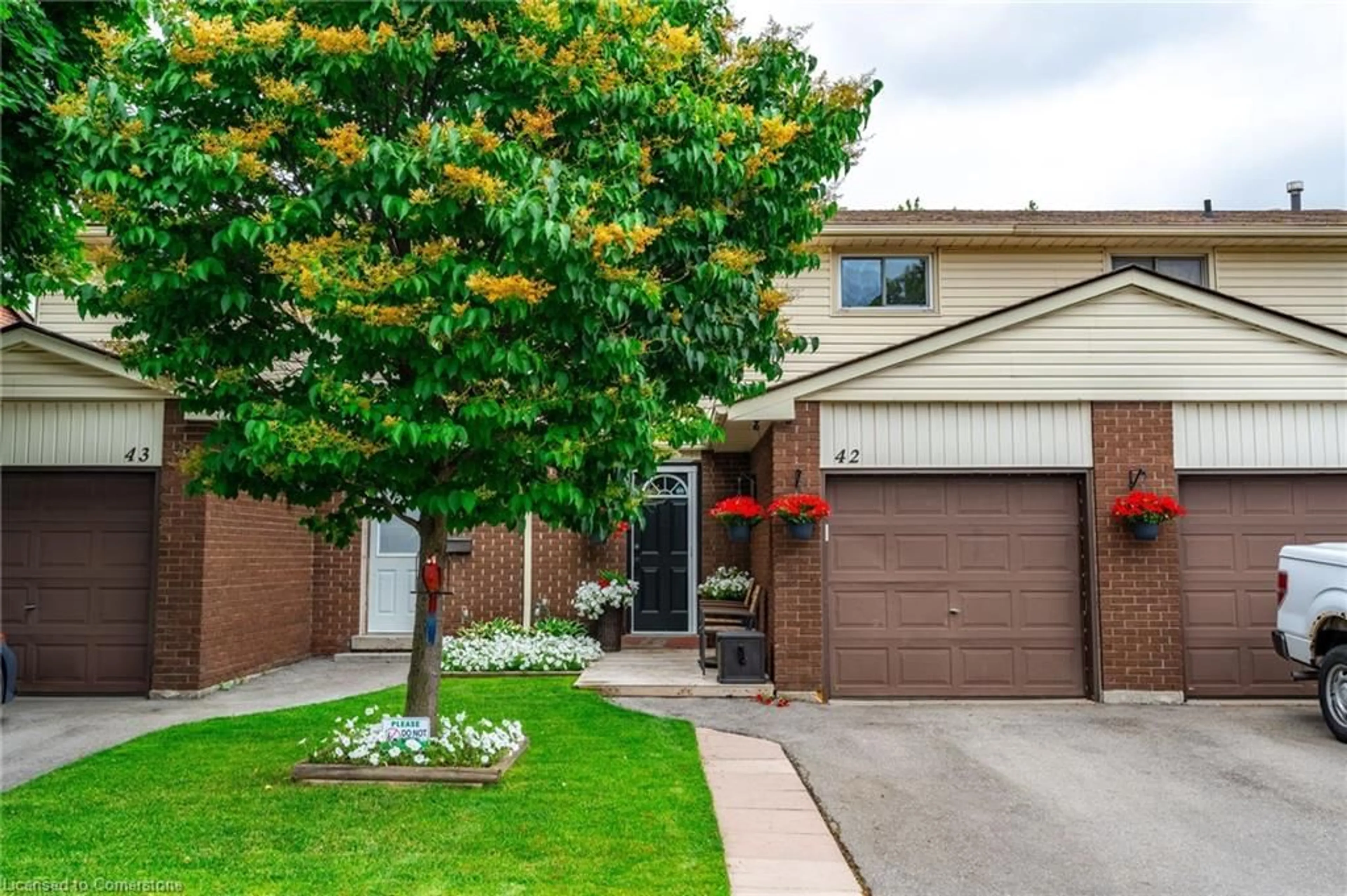 Home with brick exterior material, street for 1350 Limeridge Rd #42, Hamilton Ontario L8W 1L6