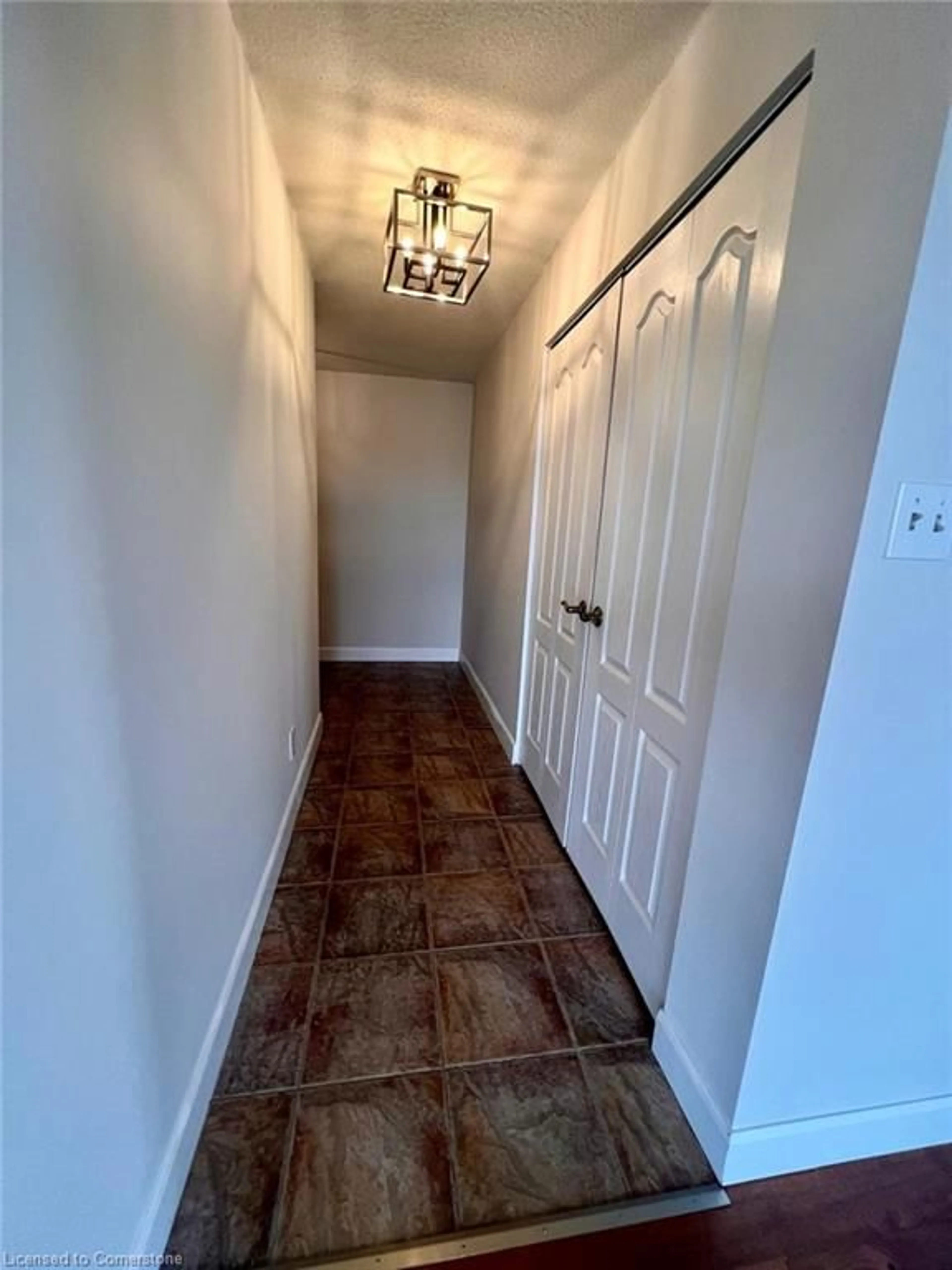 Indoor entryway for 7 Gale Cres #504, St. Catharines Ontario O L2R 7M8