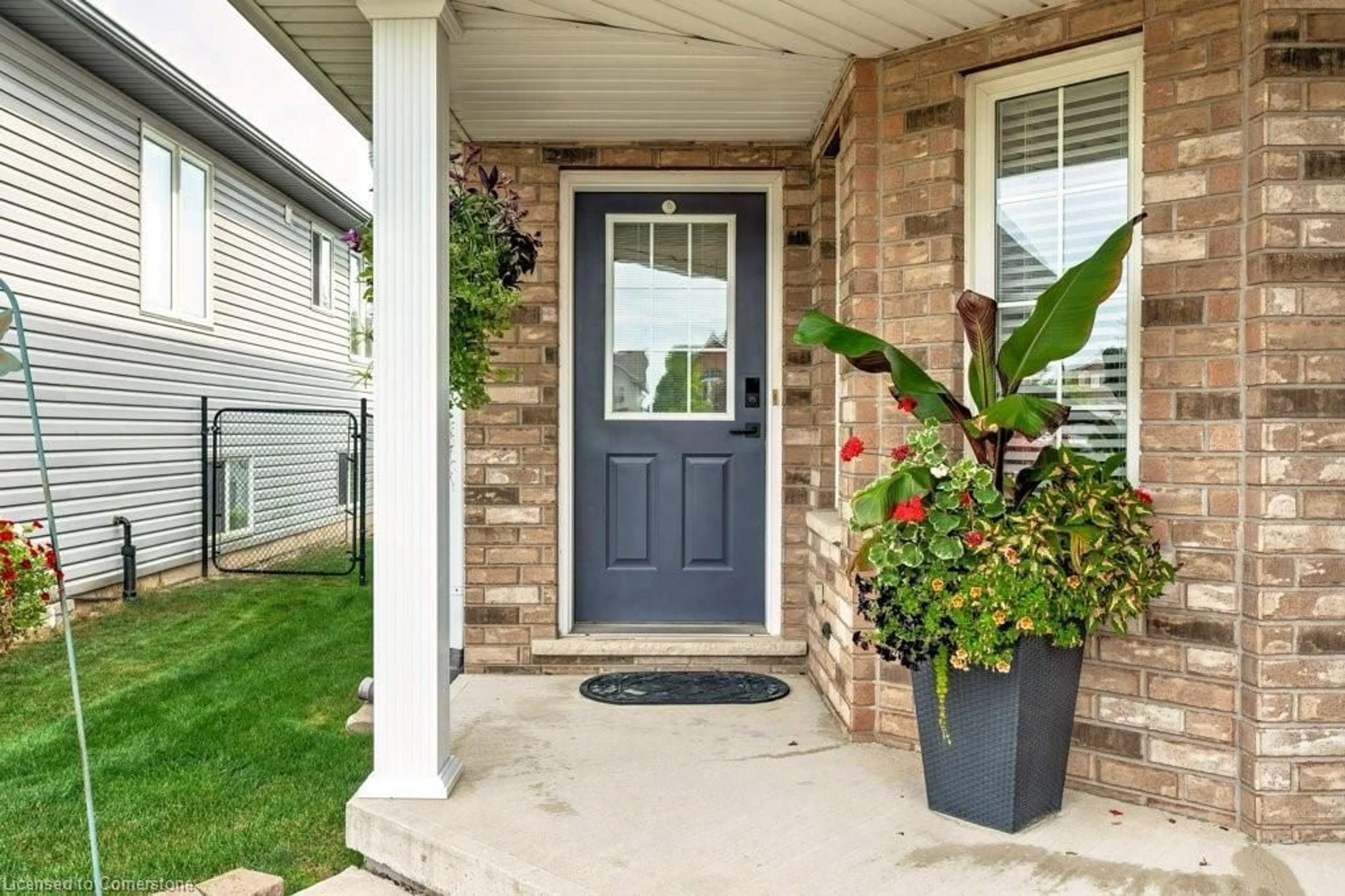 Indoor entryway for 101 Golden Acres Dr, Smithville Ontario L0R 2A0