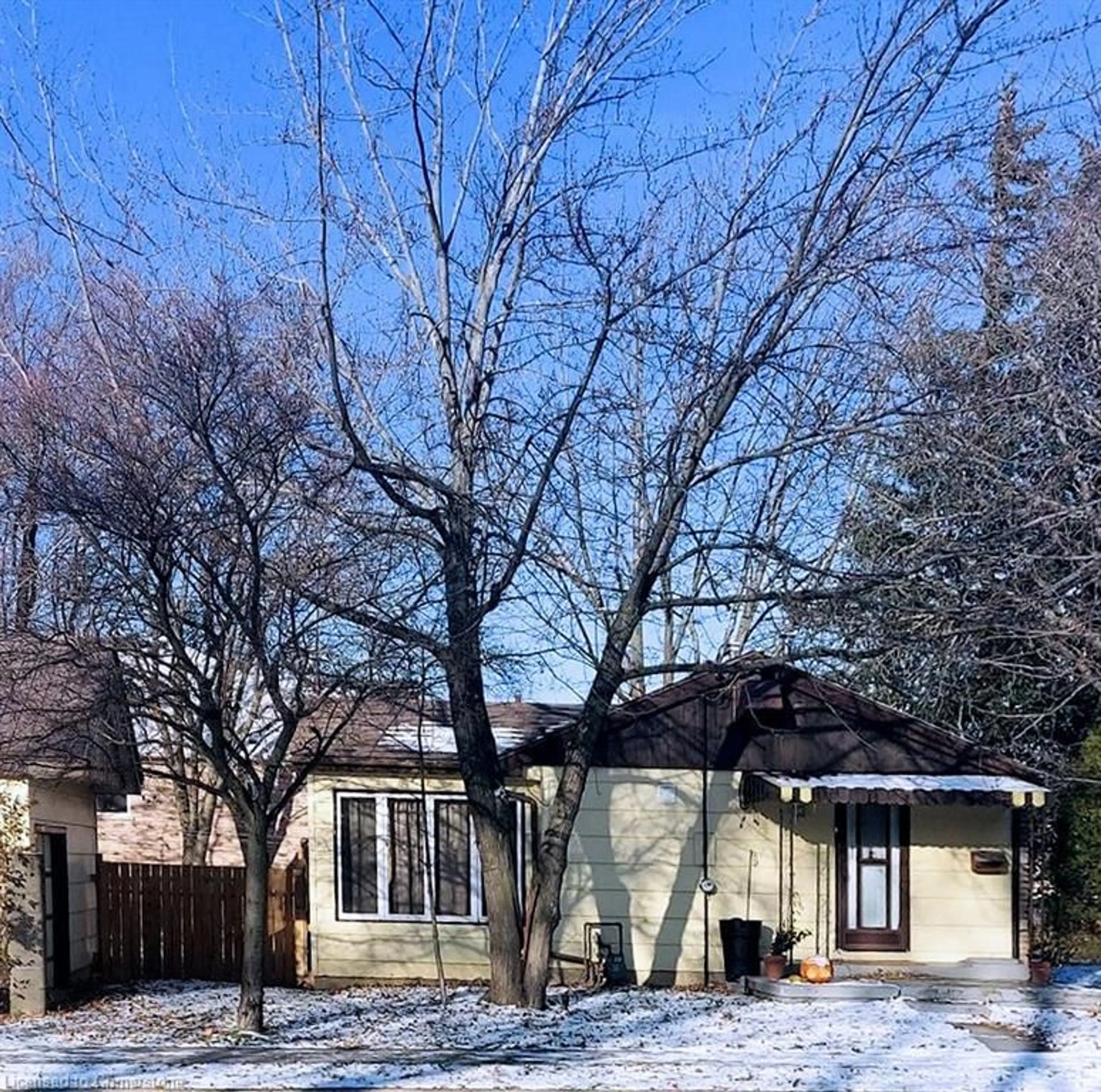 Home with brick exterior material, street for 976 Stone Church Rd, Hamilton Ontario L8W 1B1