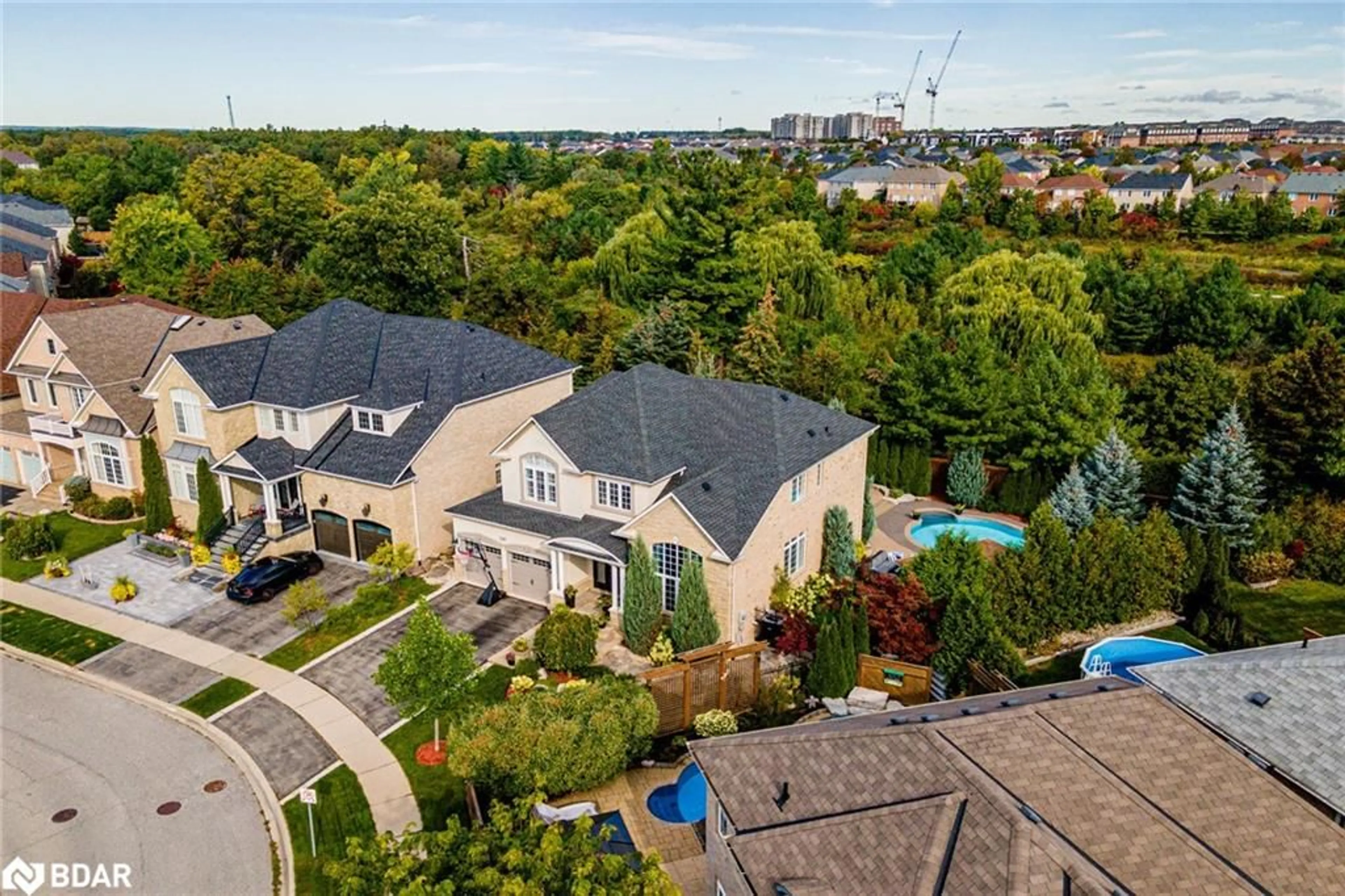 A pic from outside/outdoor area/front of a property/back of a property/a pic from drone, city buildings view from balcony for 2197 Wuthering Heights Way, Oakville Ontario L6M 0A3