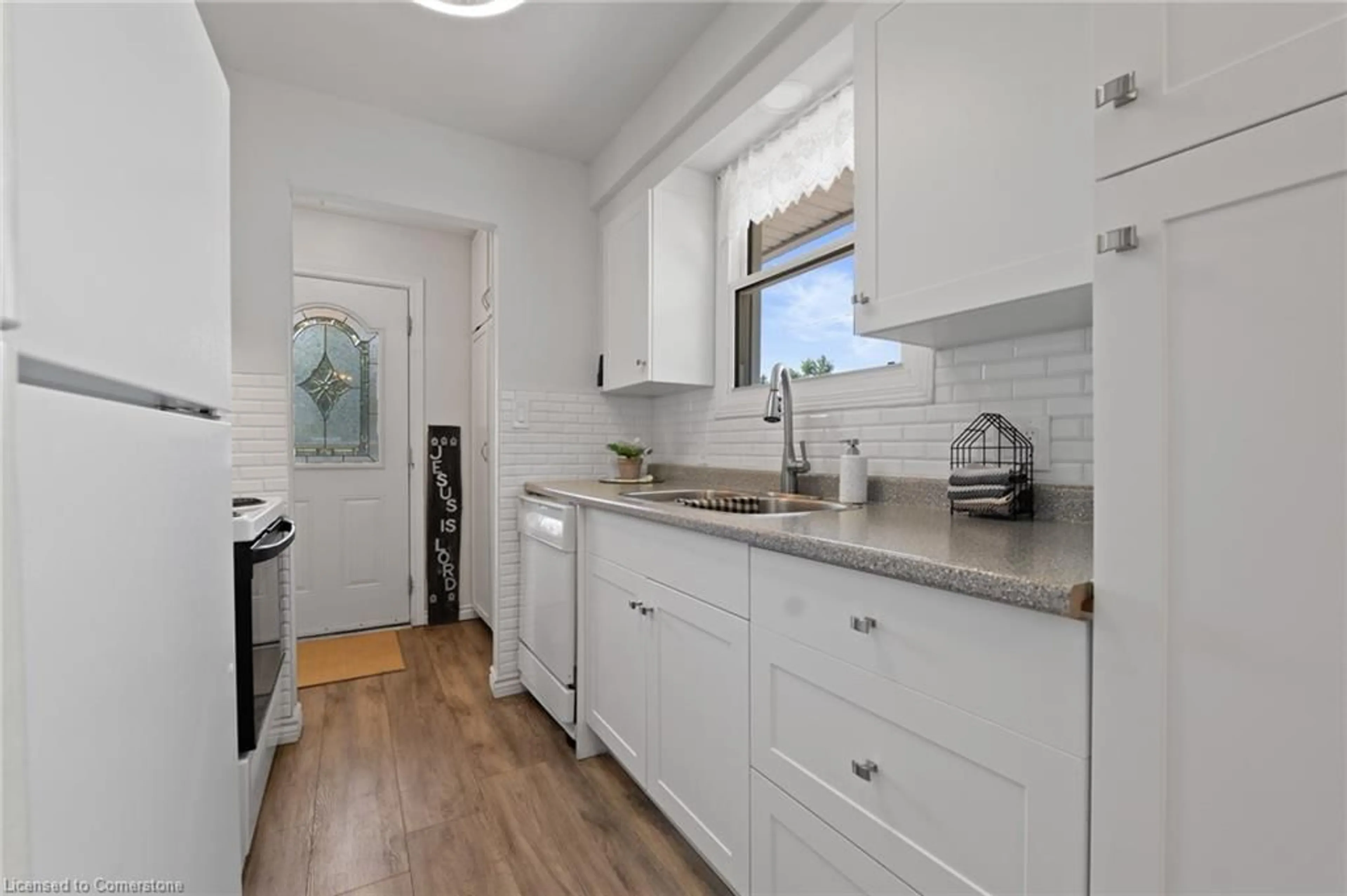 Standard kitchen, ceramic/tile floor for 21 Loraine Dr, St. Catharines Ontario L2P 3N9