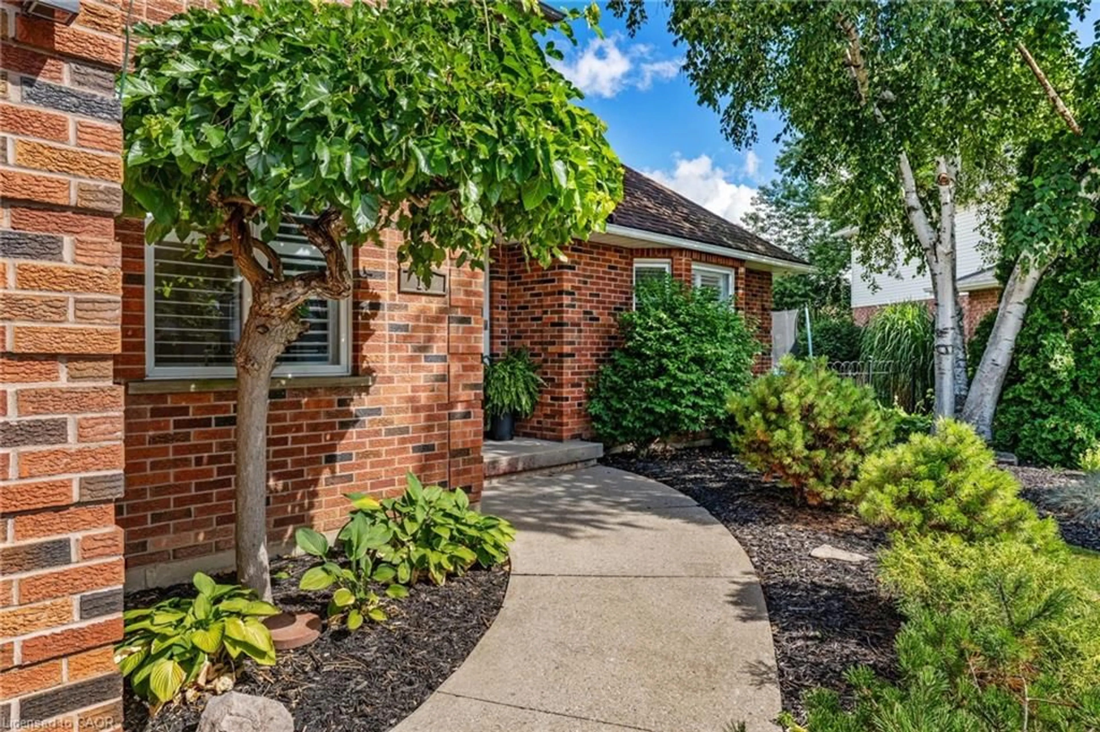 Home with brick exterior material, street for 17 Kintyre Crt, Caledonia Ontario N3W 1G8